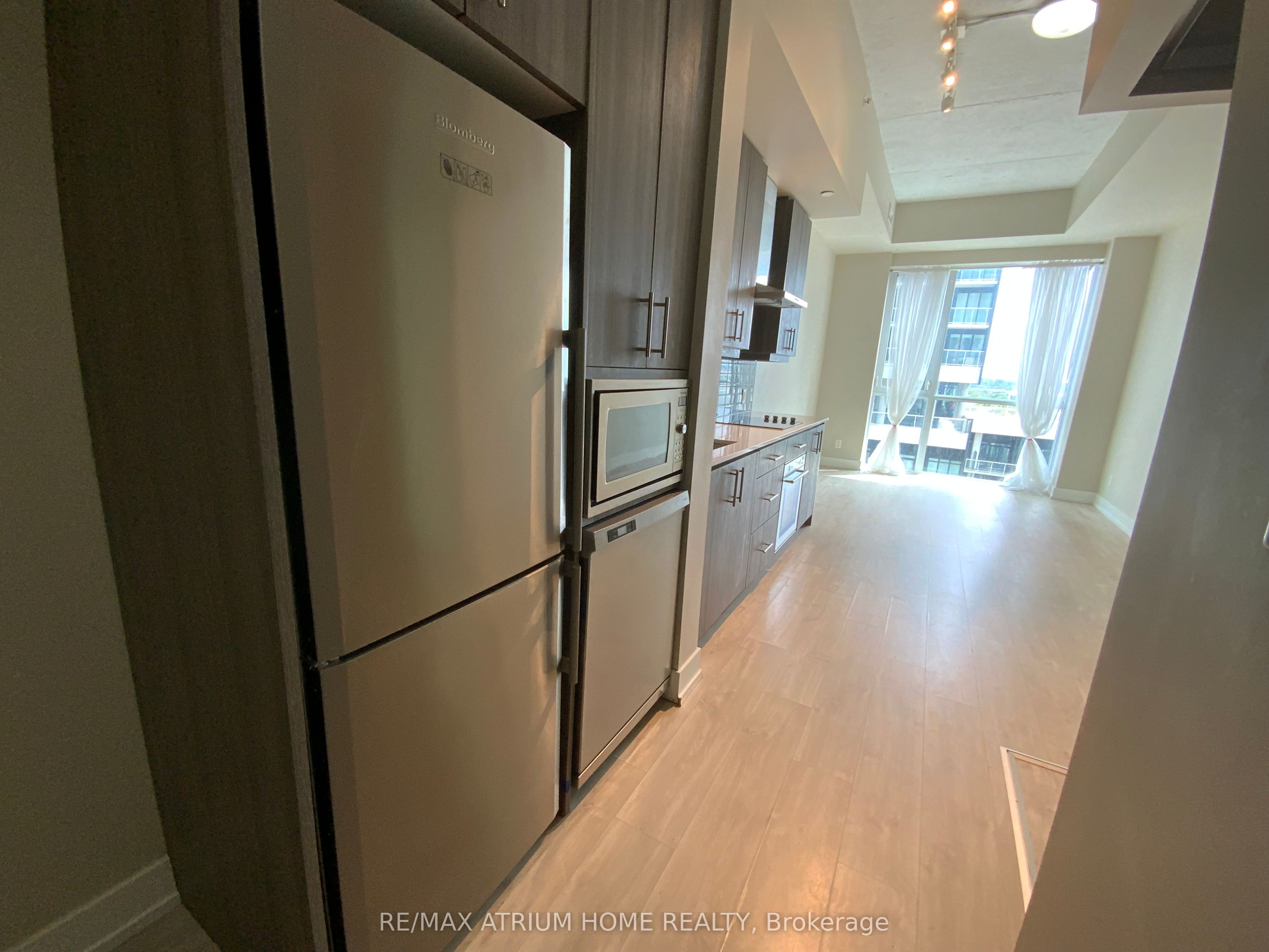 75 The Donway N/a W 904 Property Photo 8