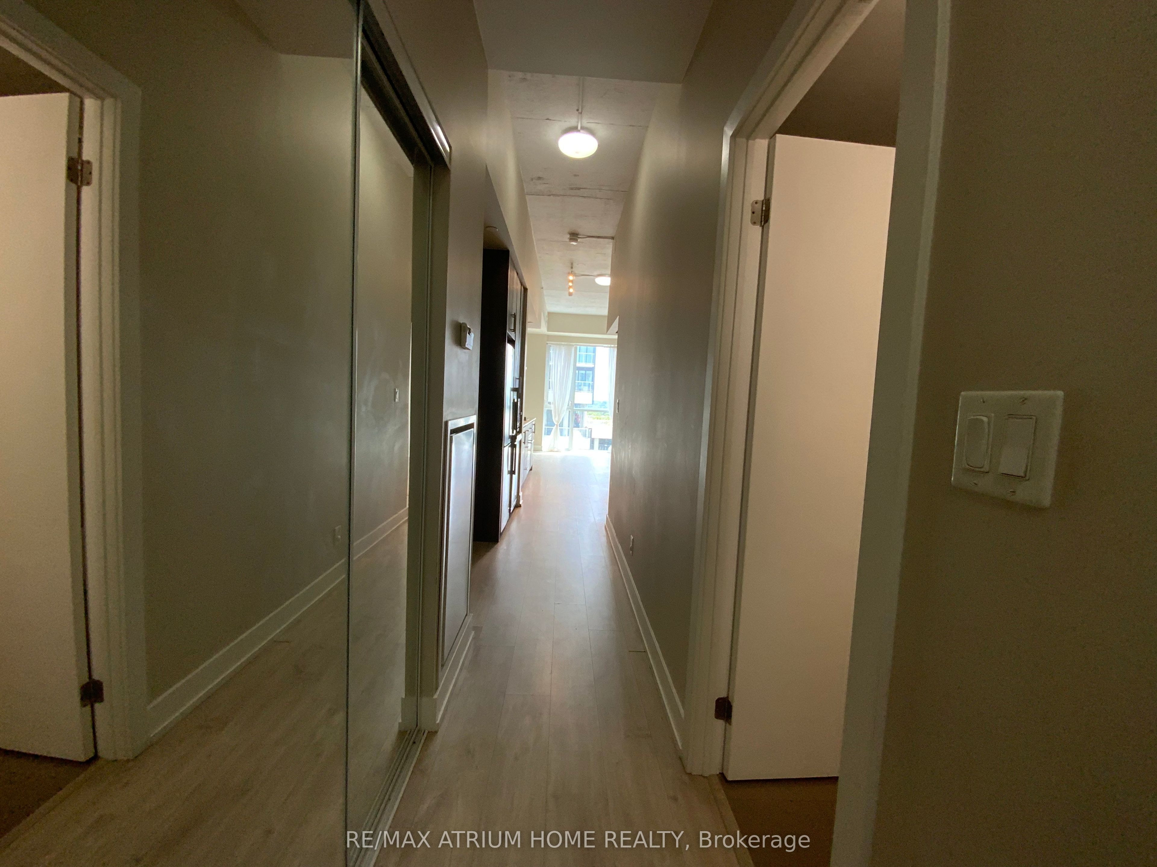 75 The Donway N/a W 904 Property Photo 9