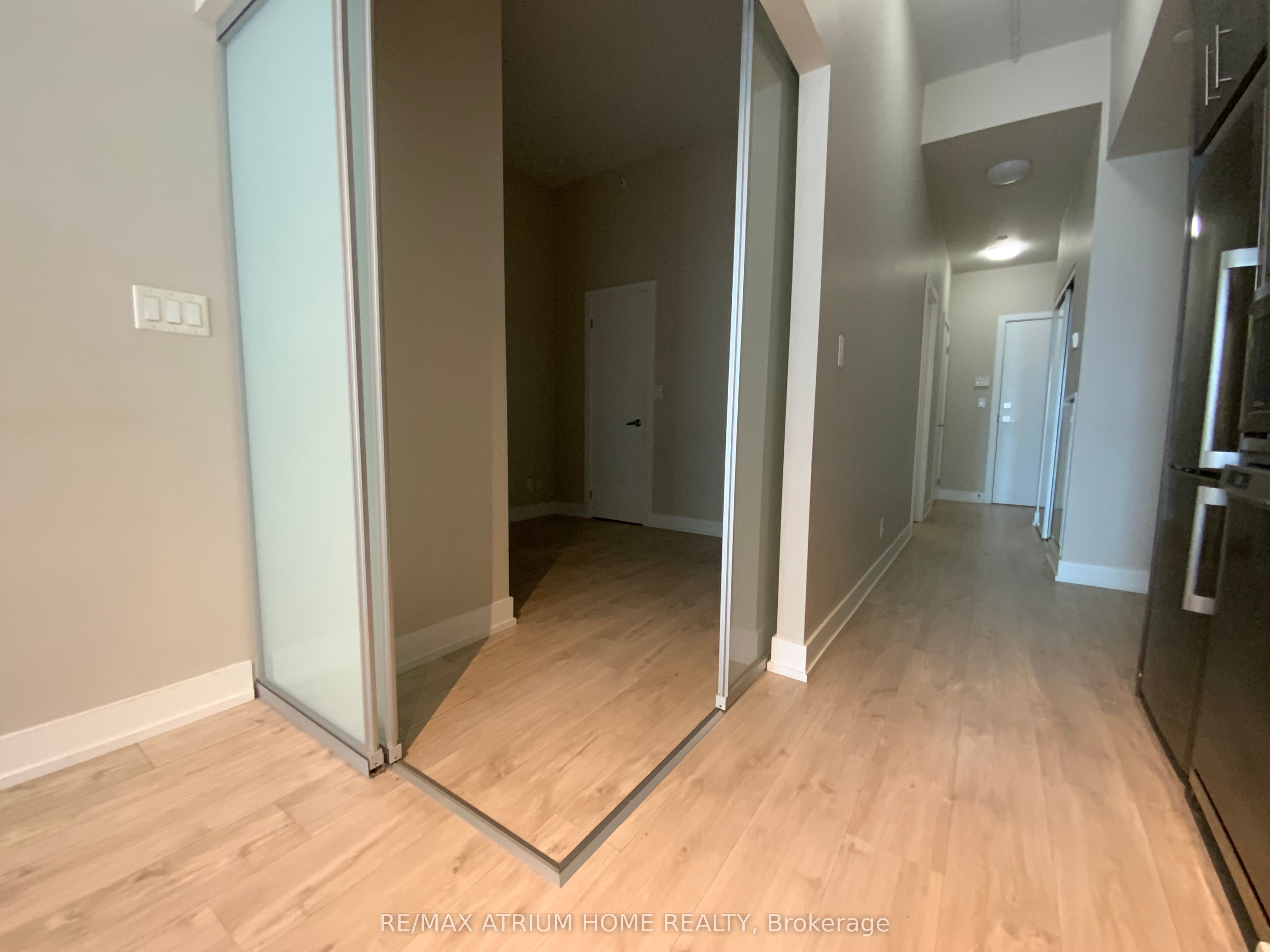 75 The Donway N/a W 904 Property Photo 11