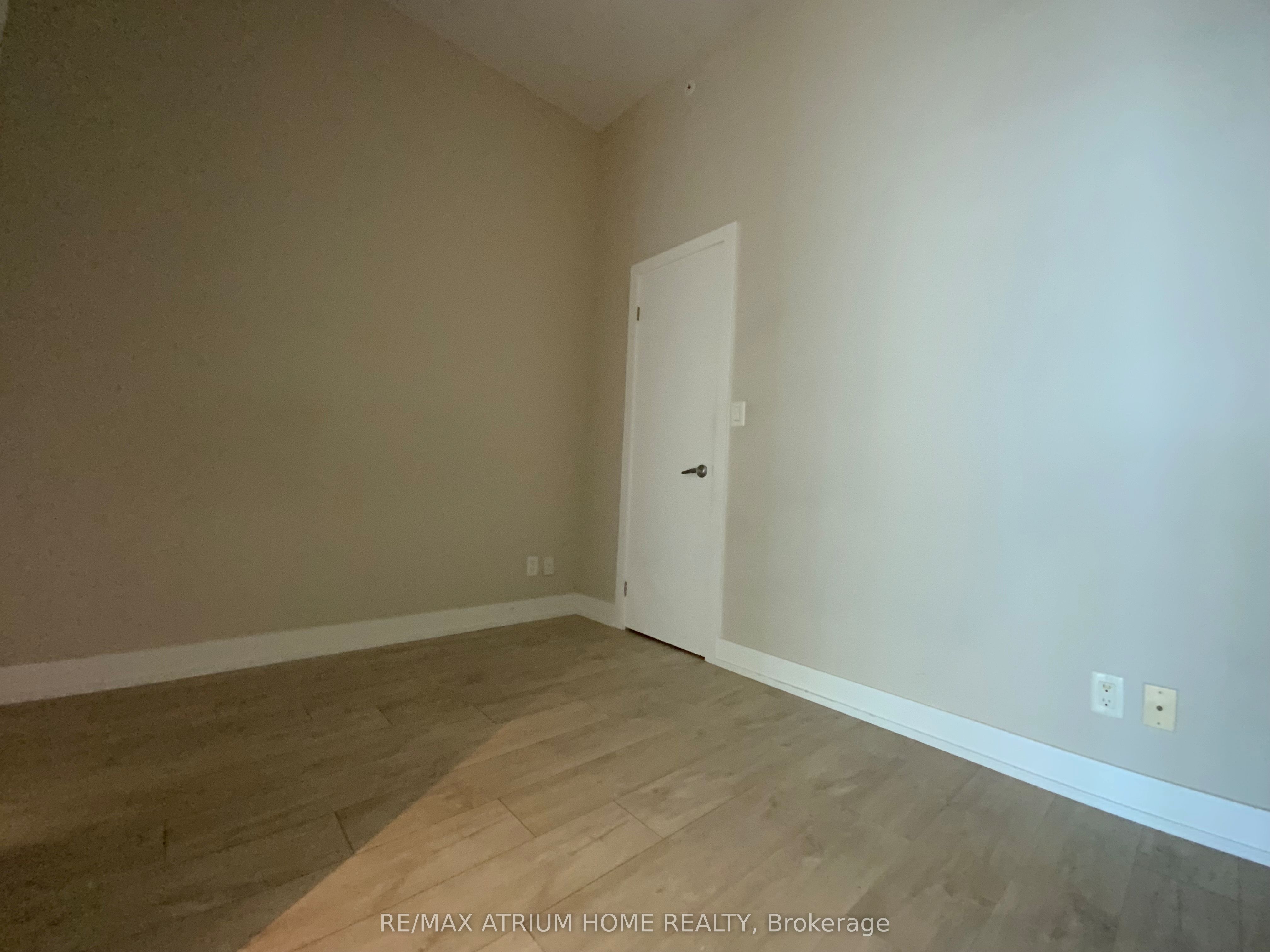 75 The Donway N/a W 904 Property Photo 12