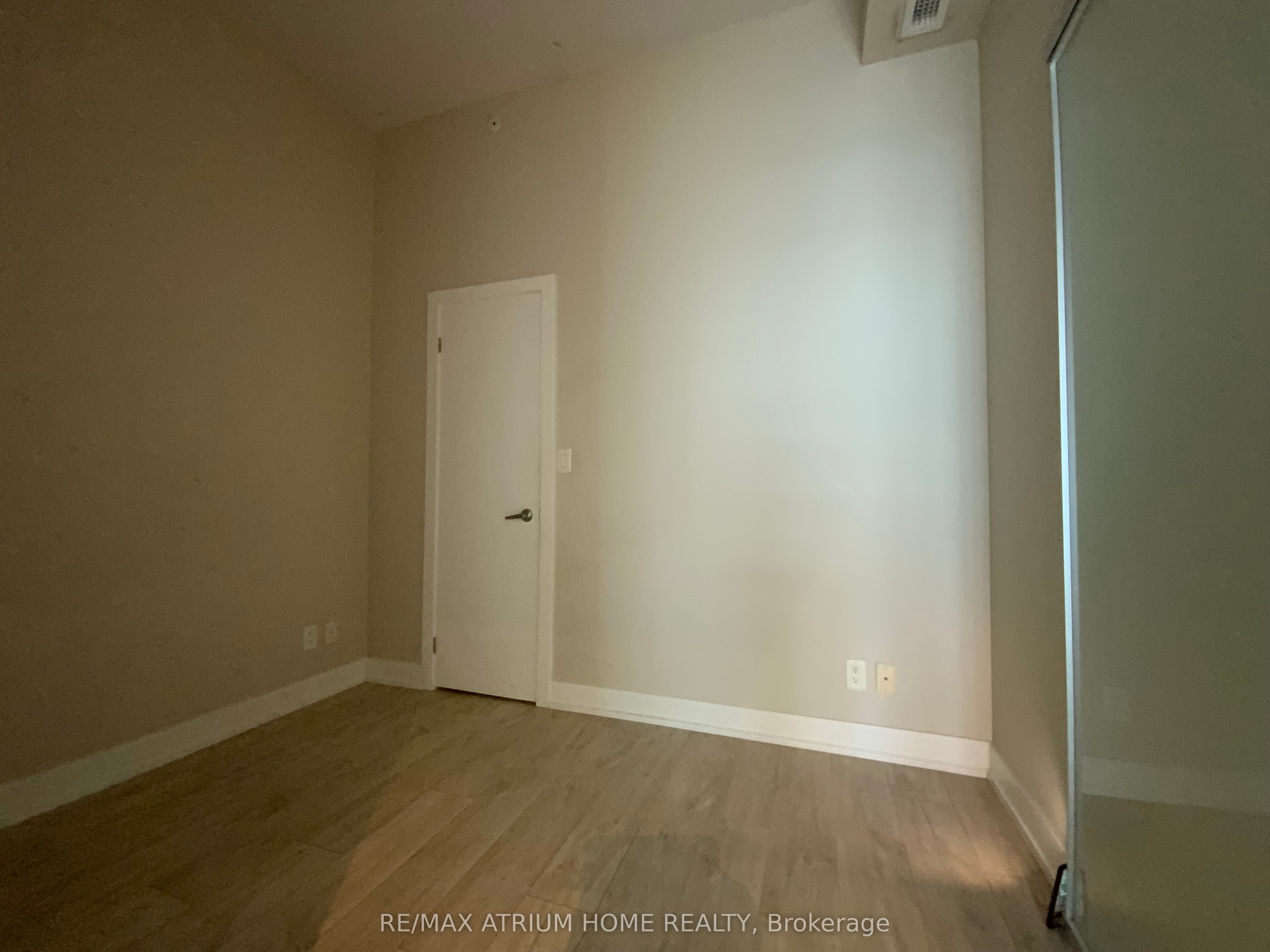 75 The Donway N/a W 904 Property Photo 13
