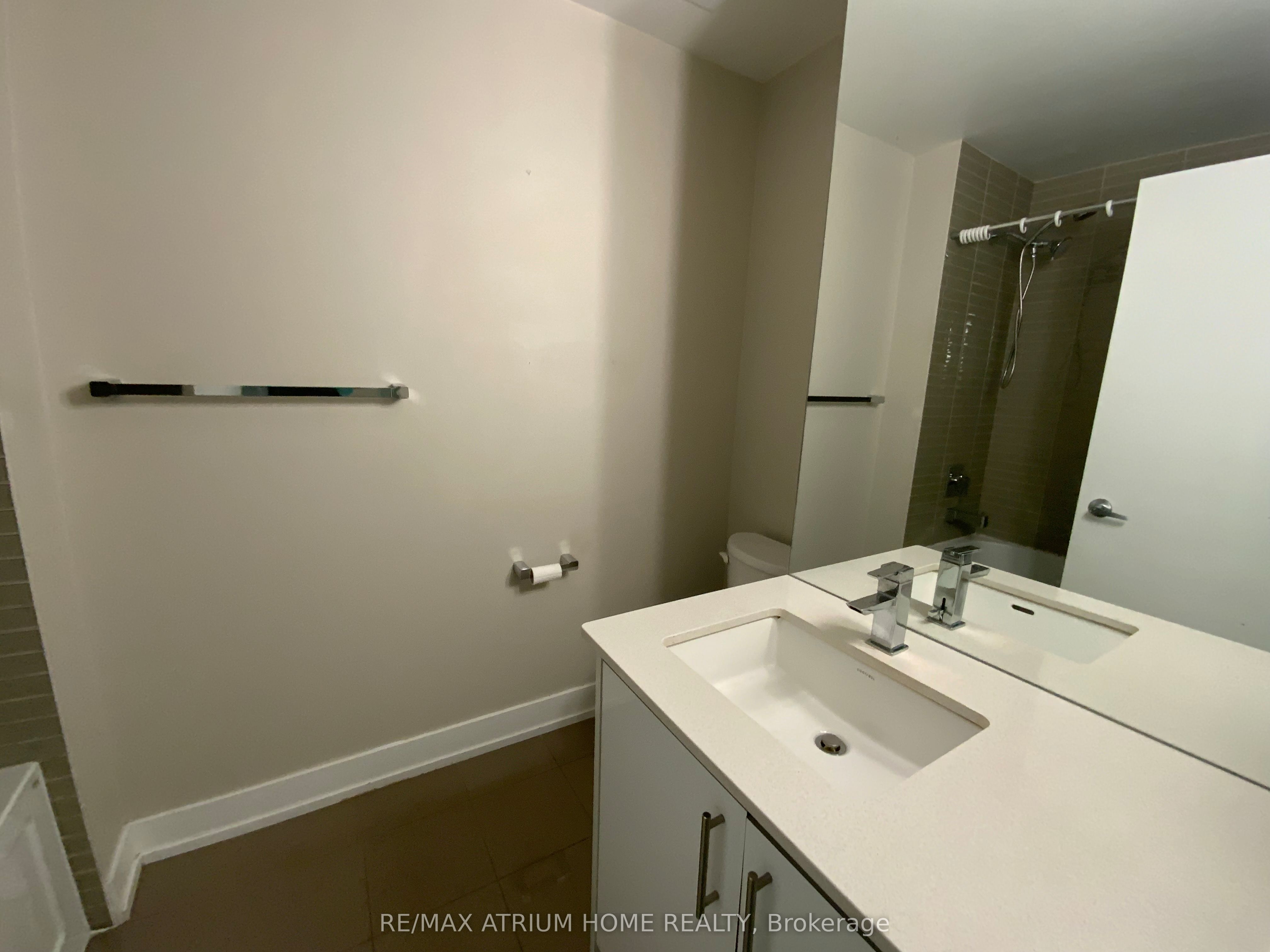 75 The Donway N/a W 904 Property Photo 15