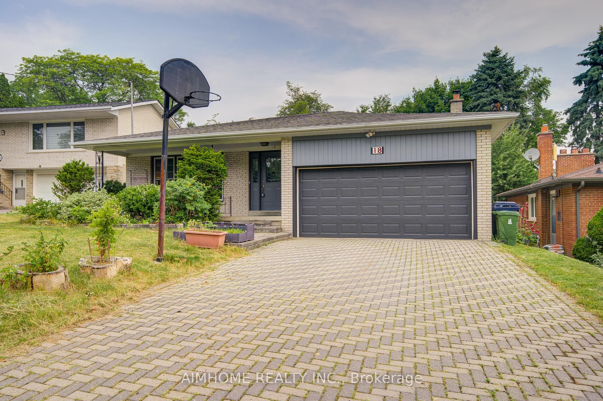 18 Colonnade Road Property Photo 1