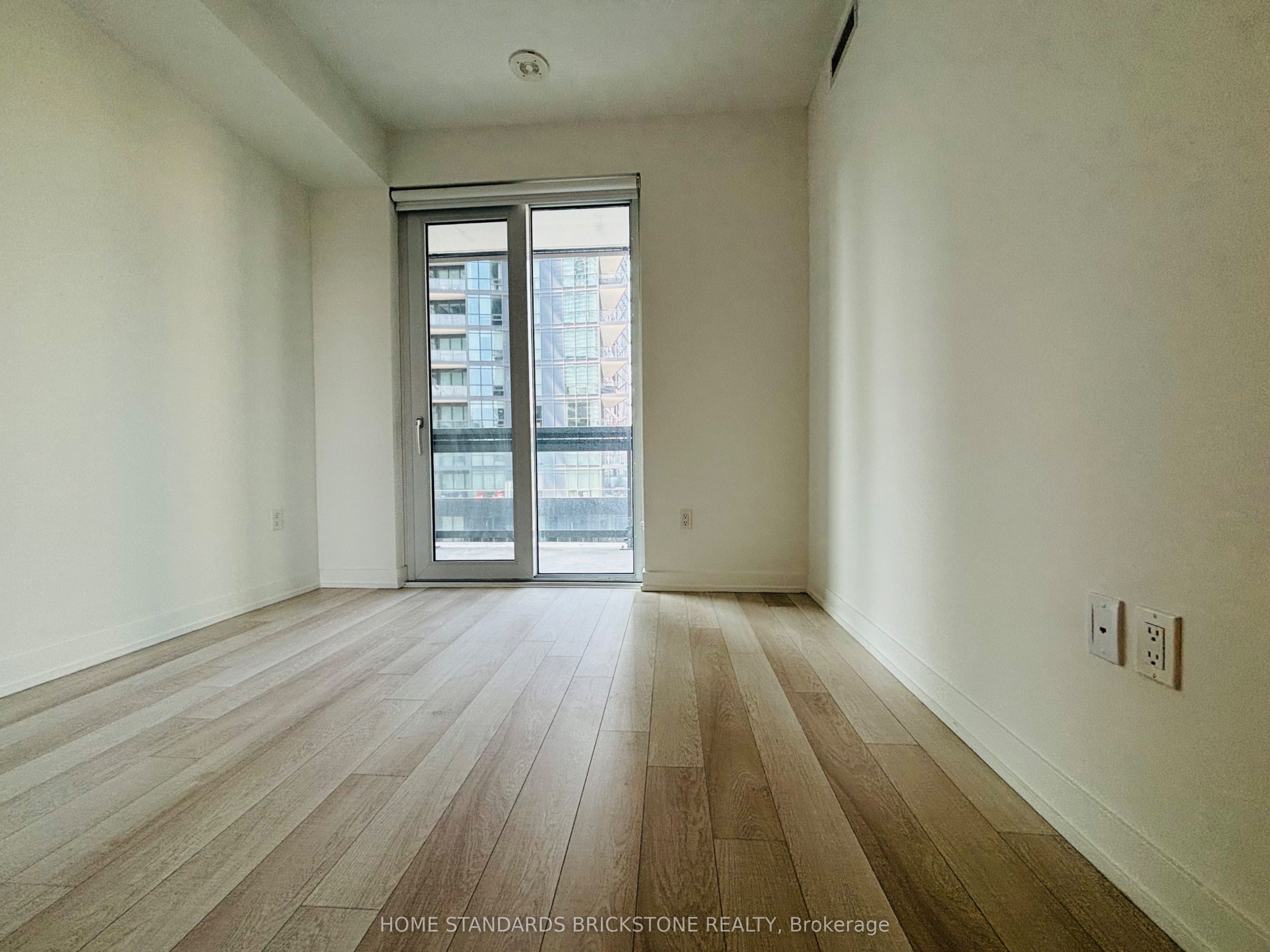 39 Roehampton Avenue 609 Property Photo 2