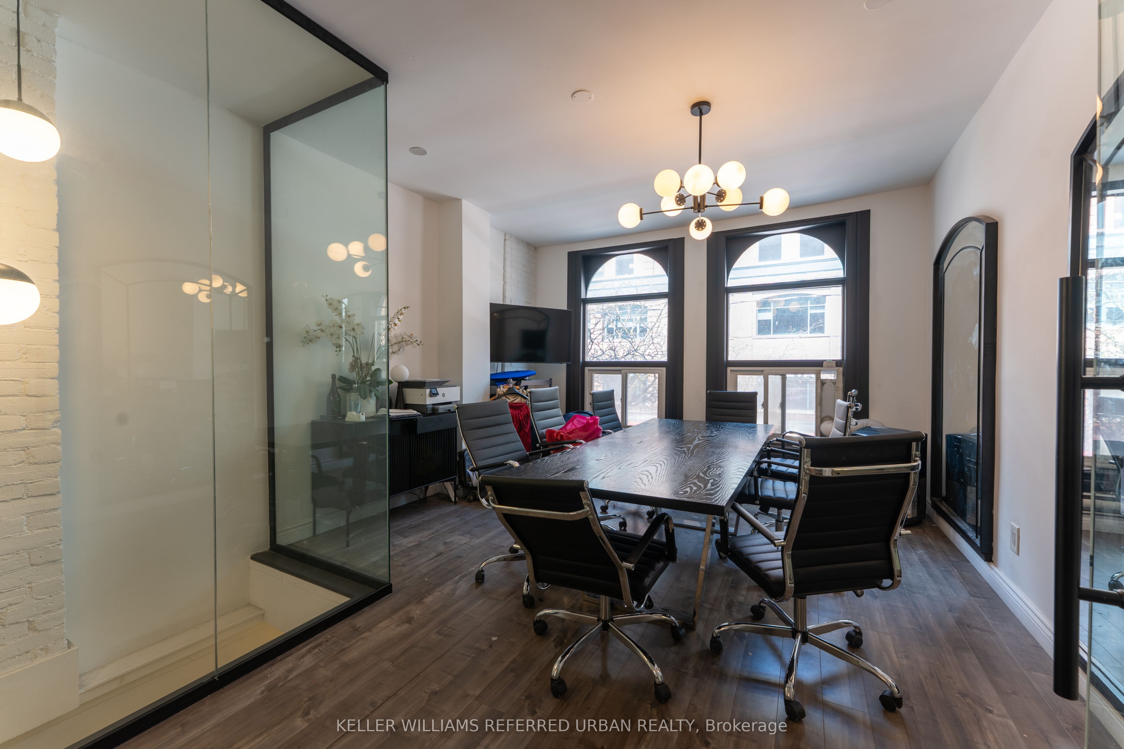 567 King Street W Upper Property Photo 1