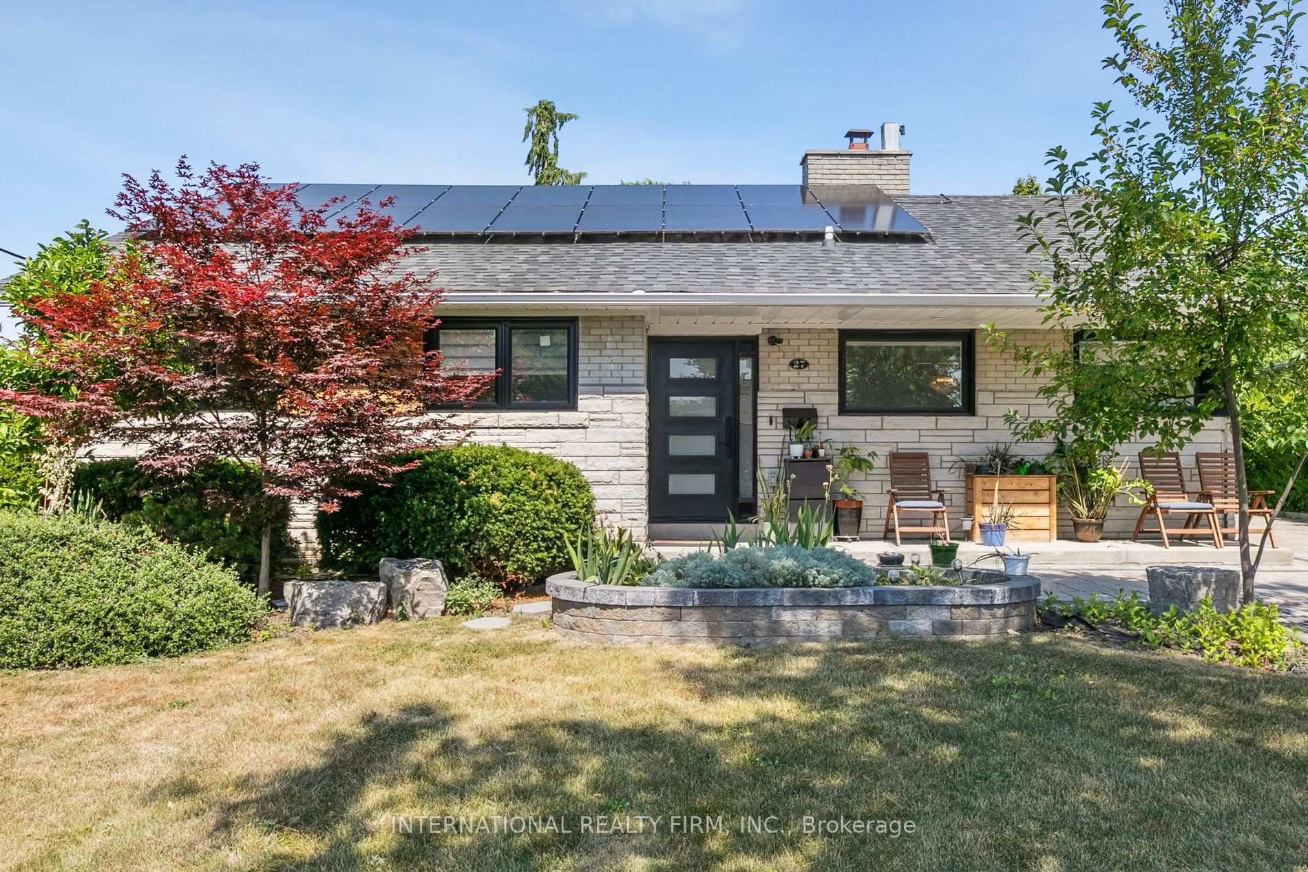 27 Treadgold Crescent Property Photo 1