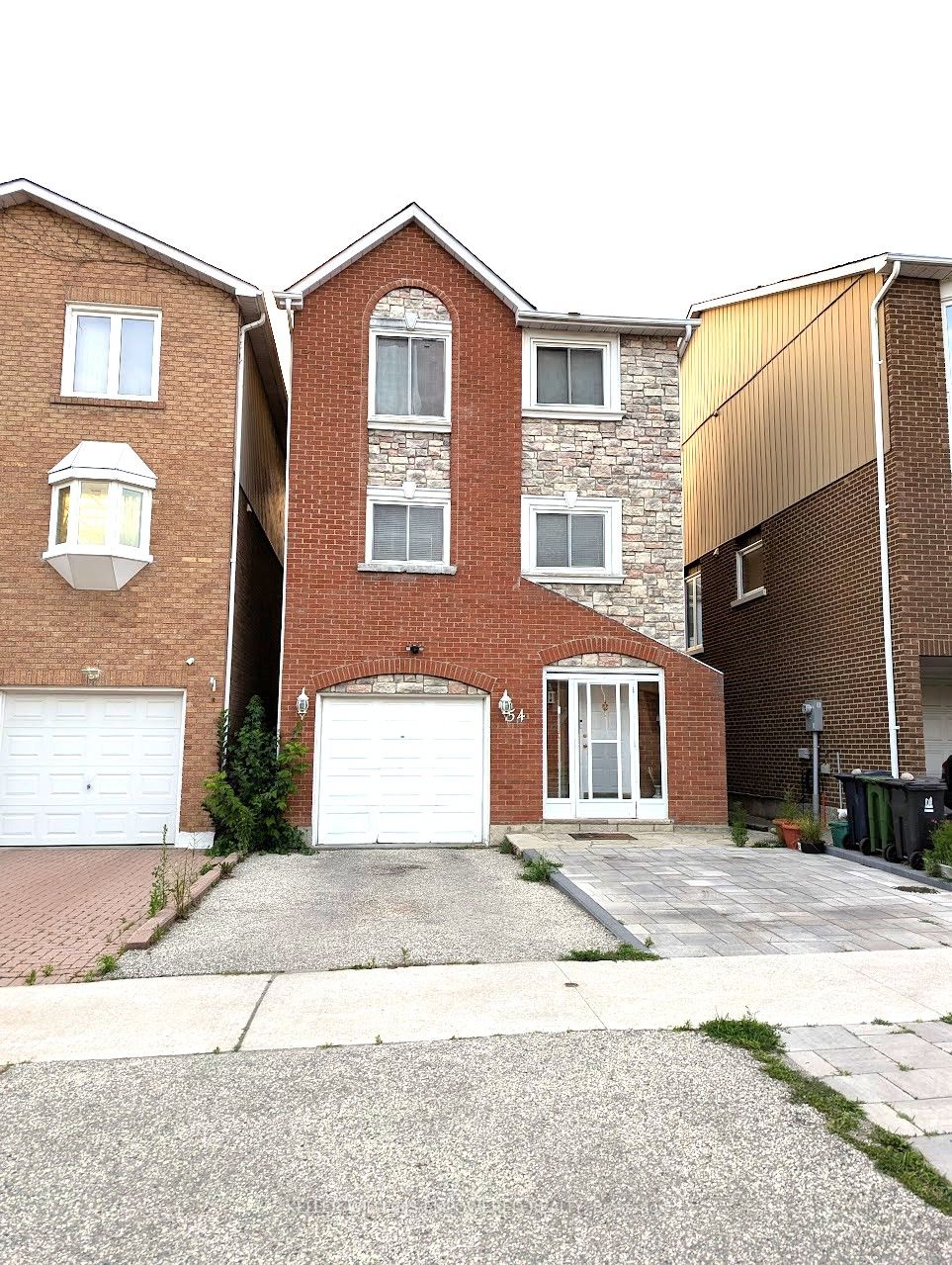 54 Carnival Court Property Photo 2