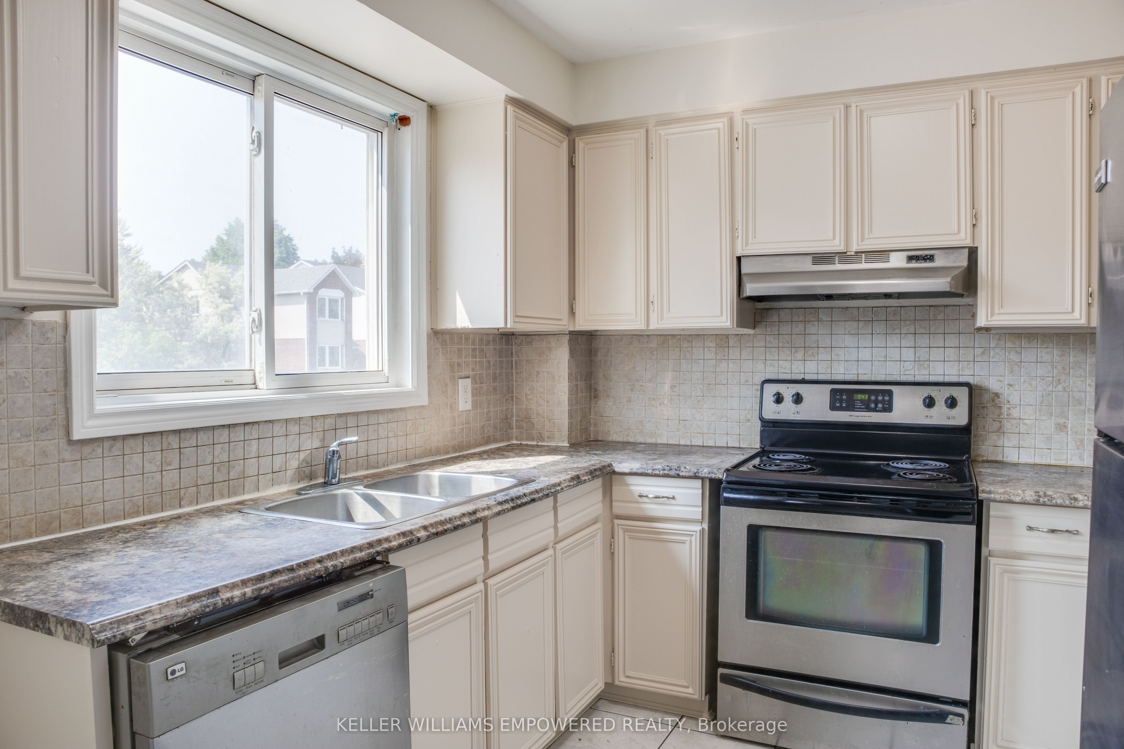 54 Carnival Court Property Photo 12