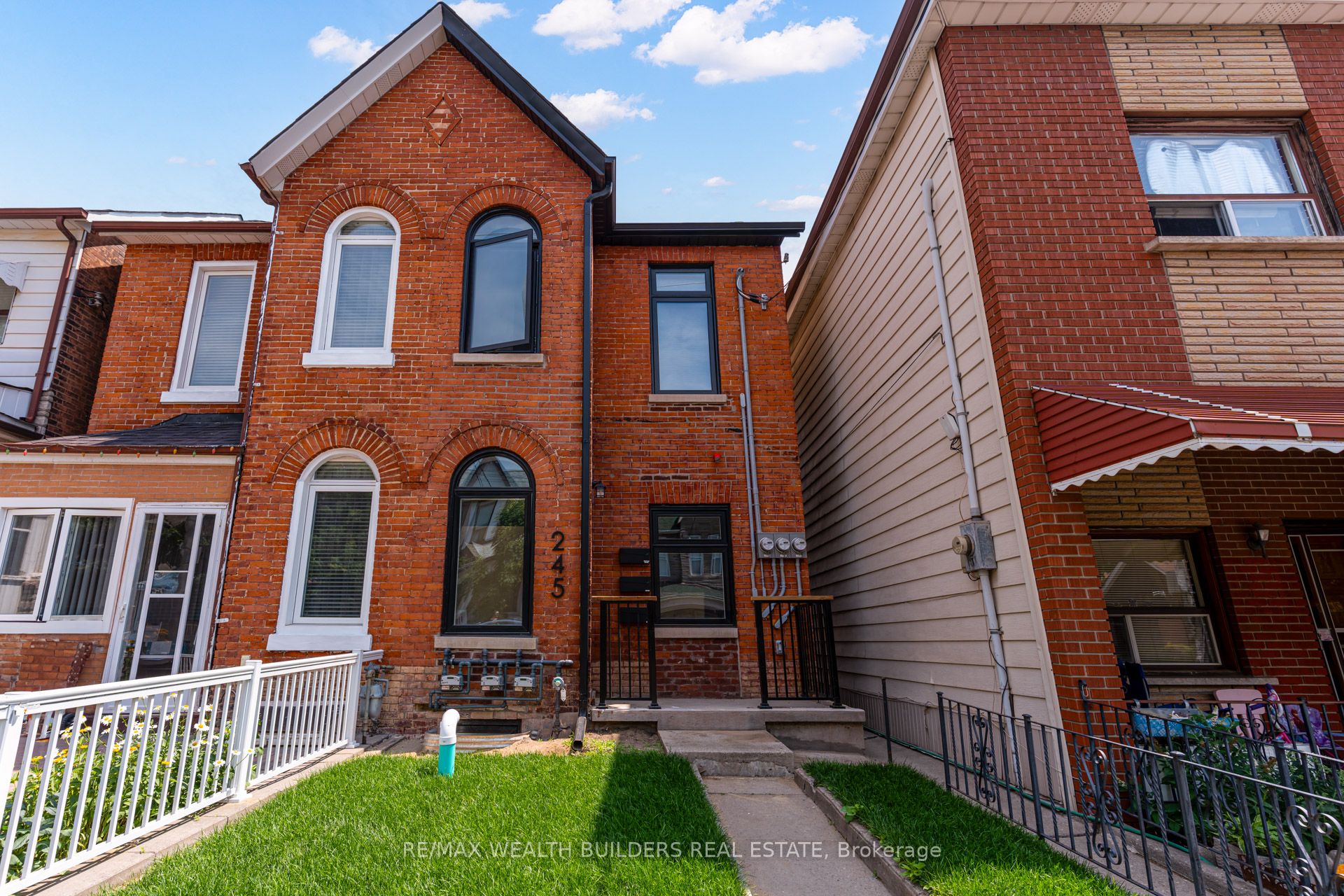 245 Brock Avenue Lower Property Photo 3