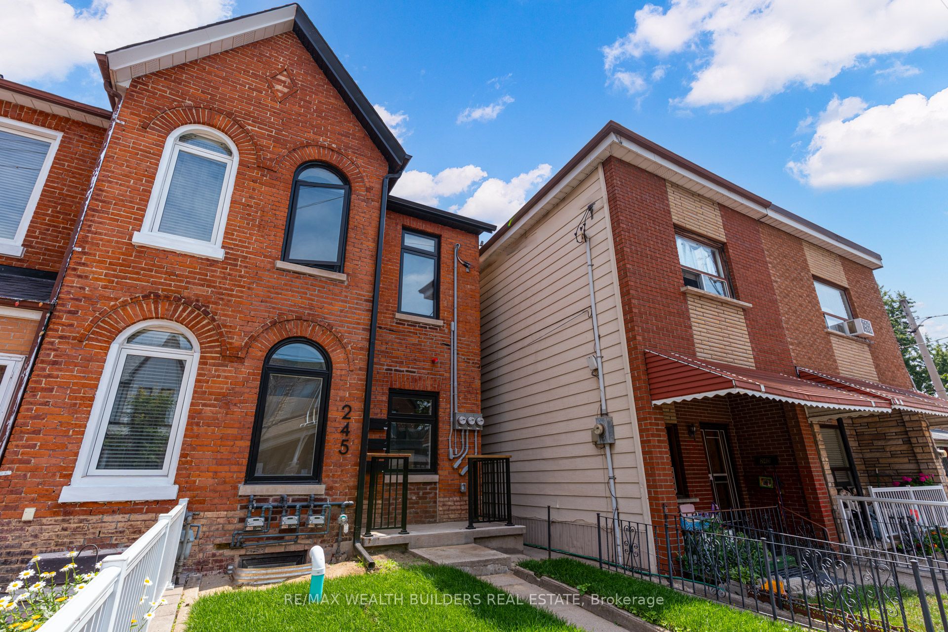 245 Brock Avenue Lower Property Photo 4