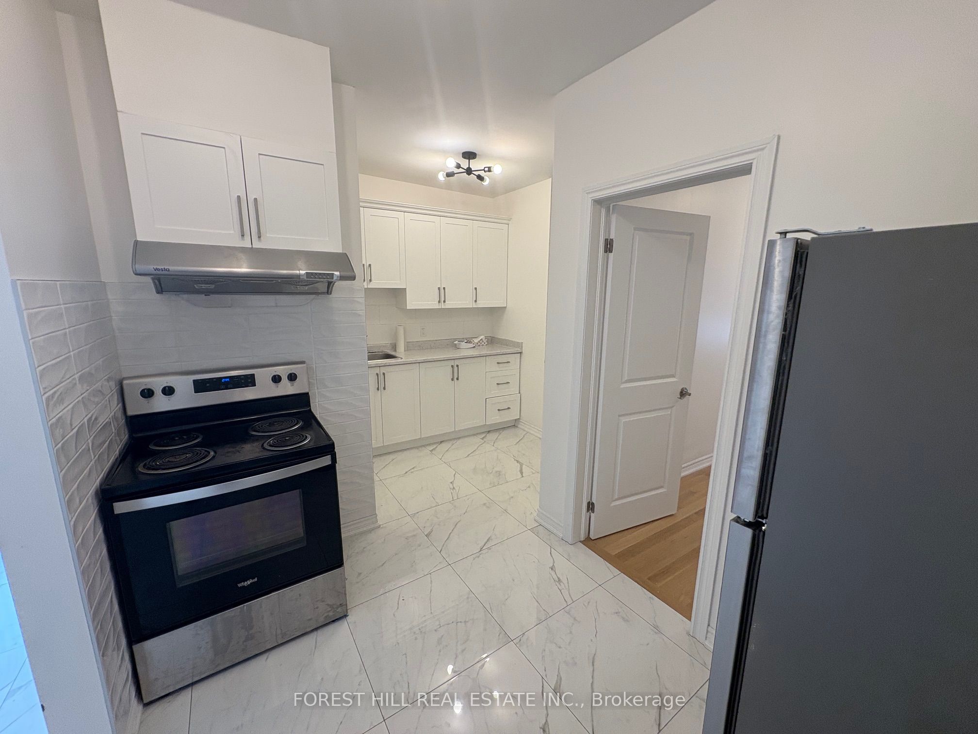 756 Queen Street W C Property Photo 5