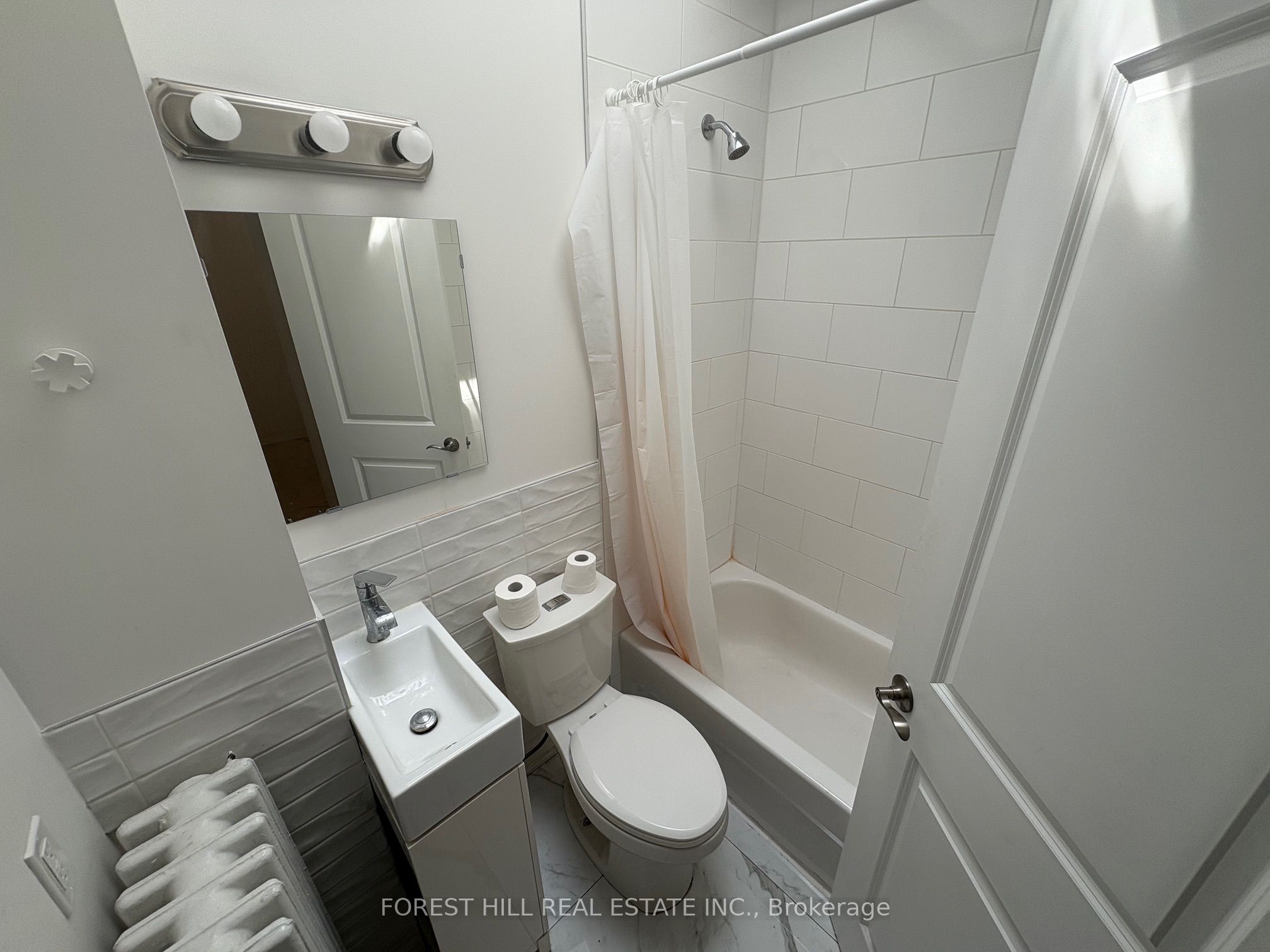756 Queen Street W C Property Photo 9