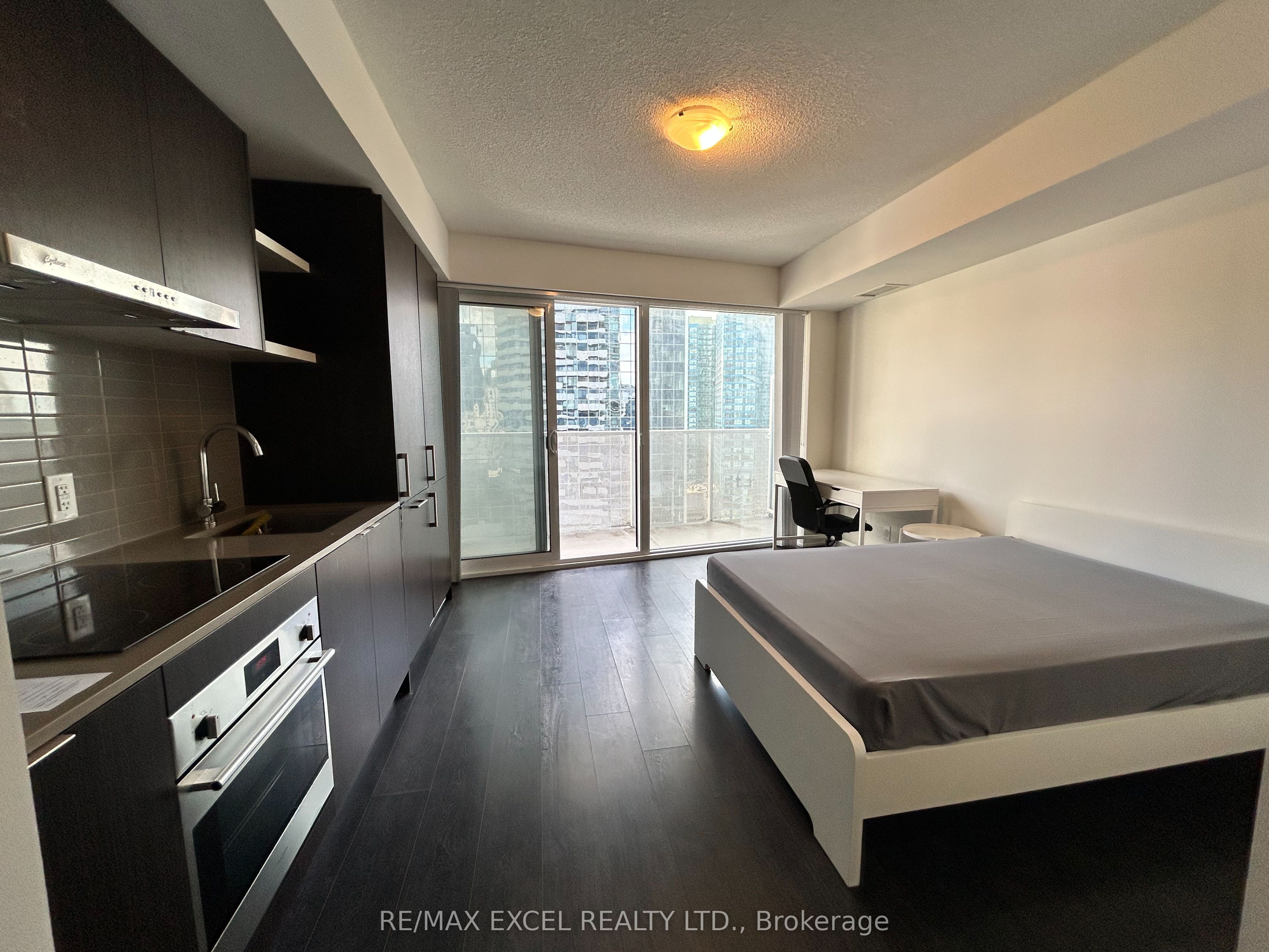 100 Harbour Street 2008 Property Photo 2