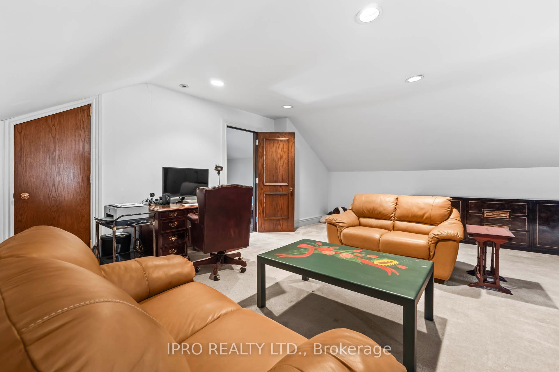 287 Russell Hill Road Property Photo 32