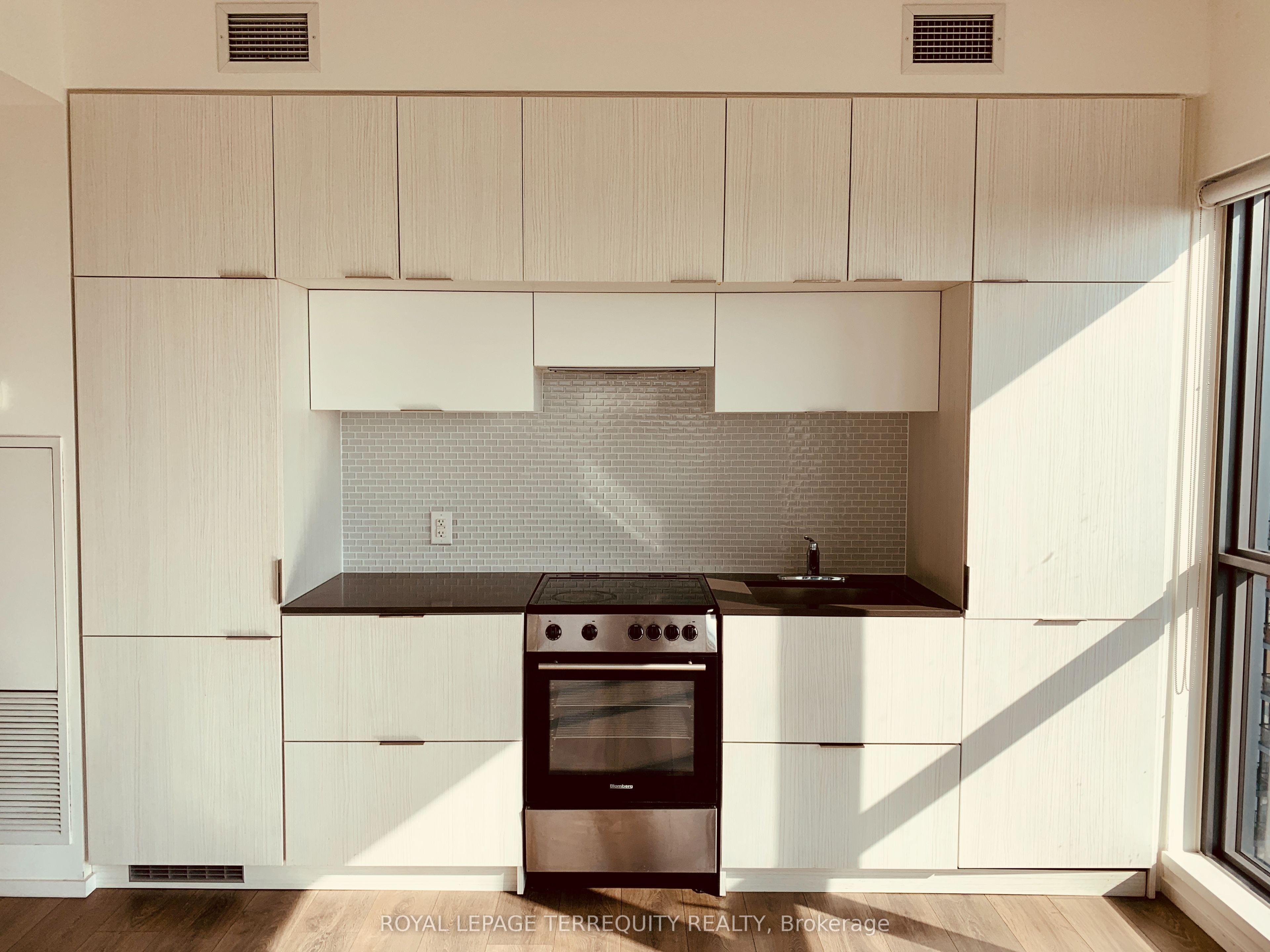 159 Dundas Street E 3405 Property Photo 8