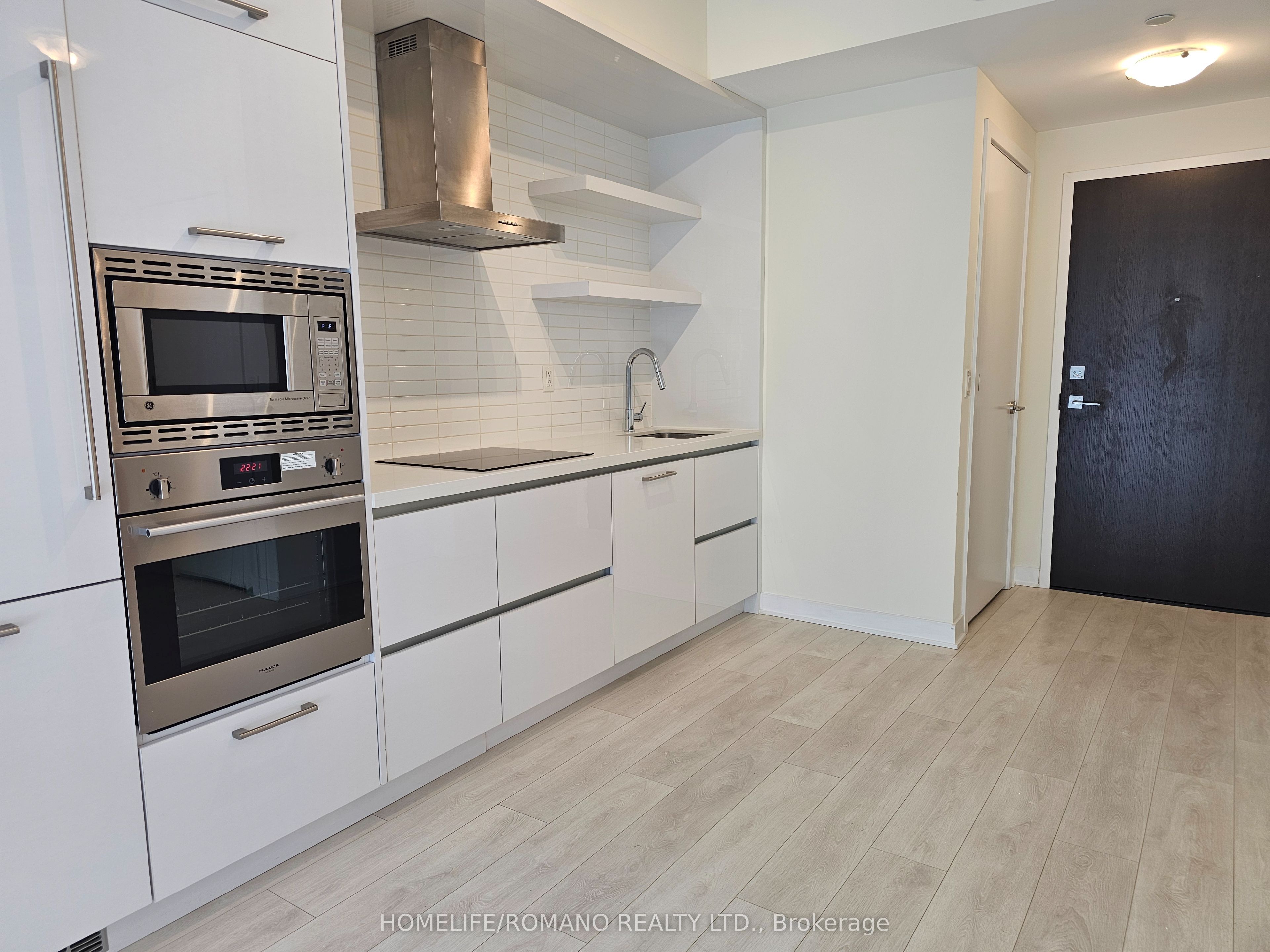 2221 Yonge Street 503 Property Photo 2
