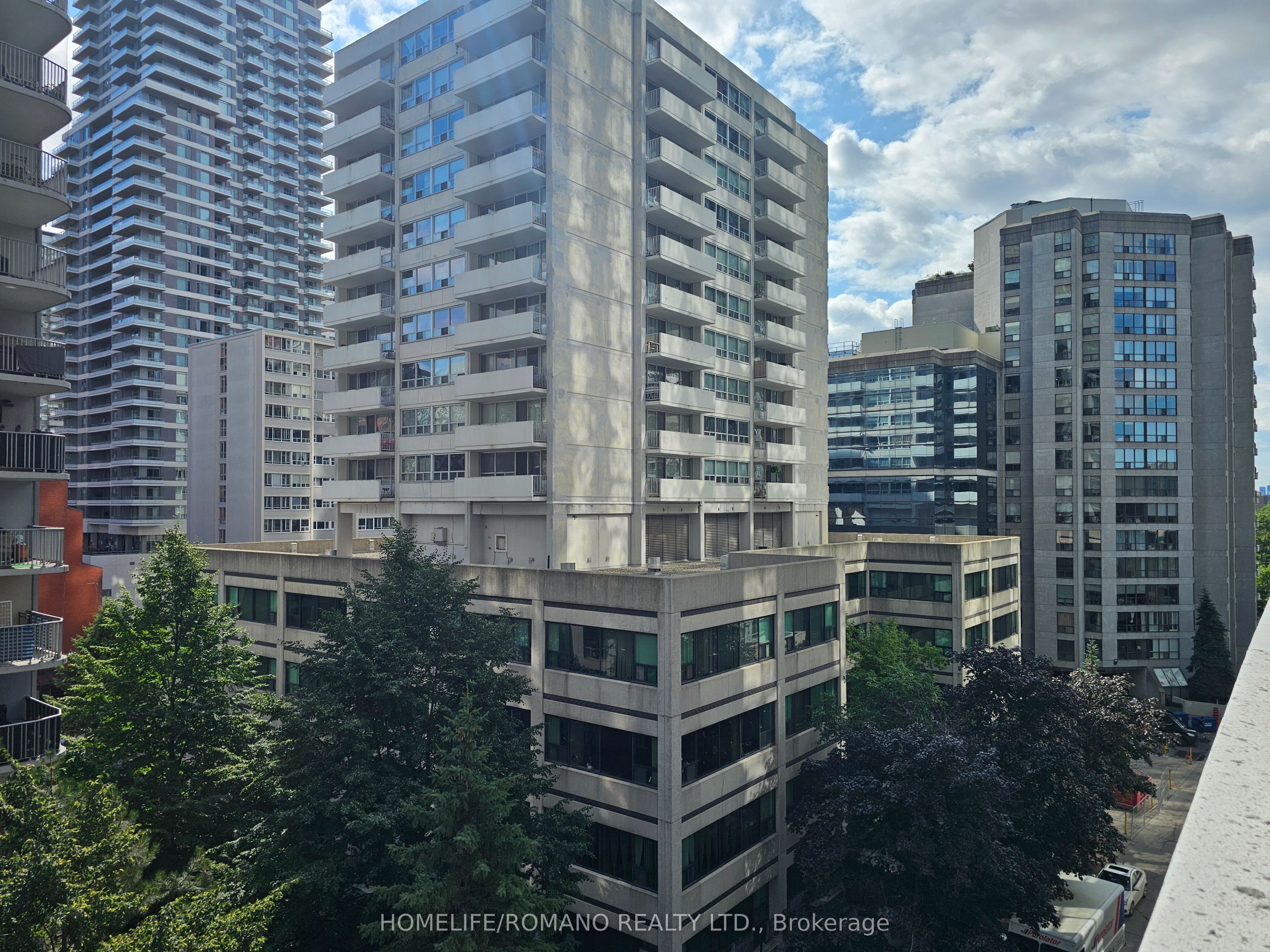 2221 Yonge Street 503 Property Photo 9
