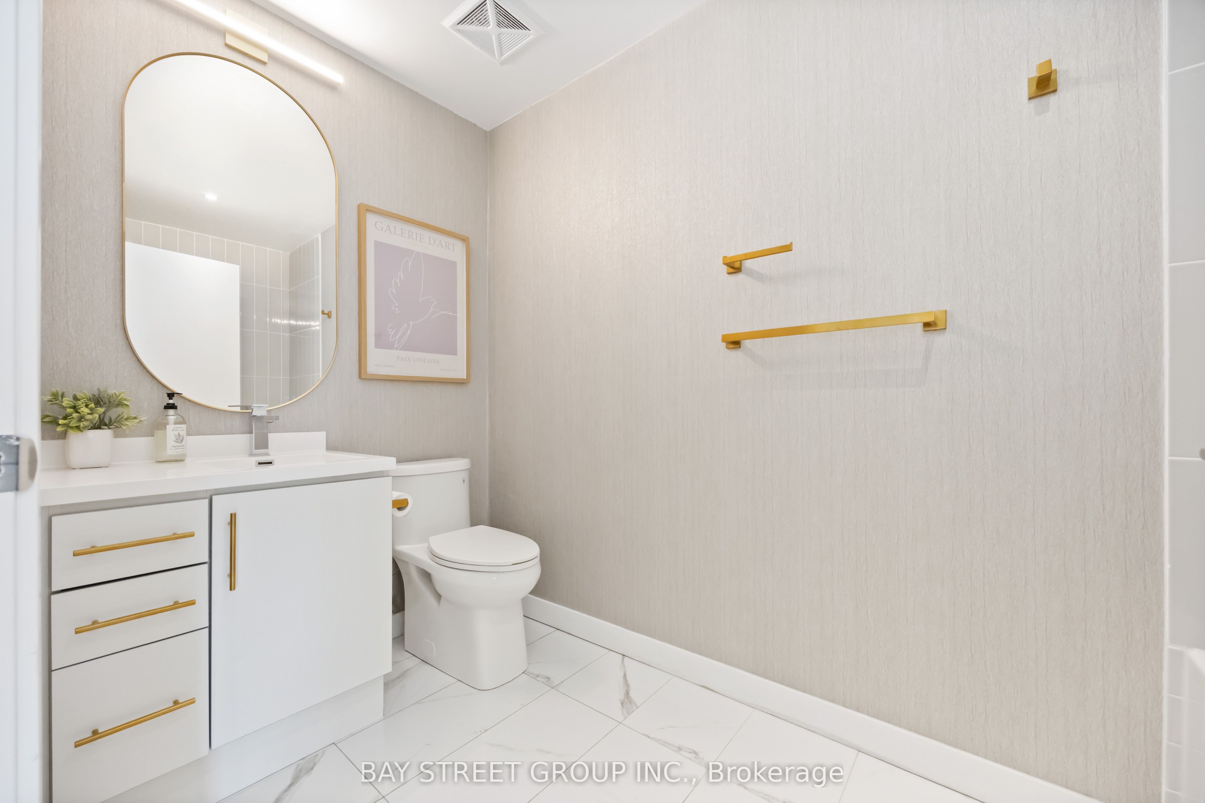 181 Huron Street 1602 Property Photo 8
