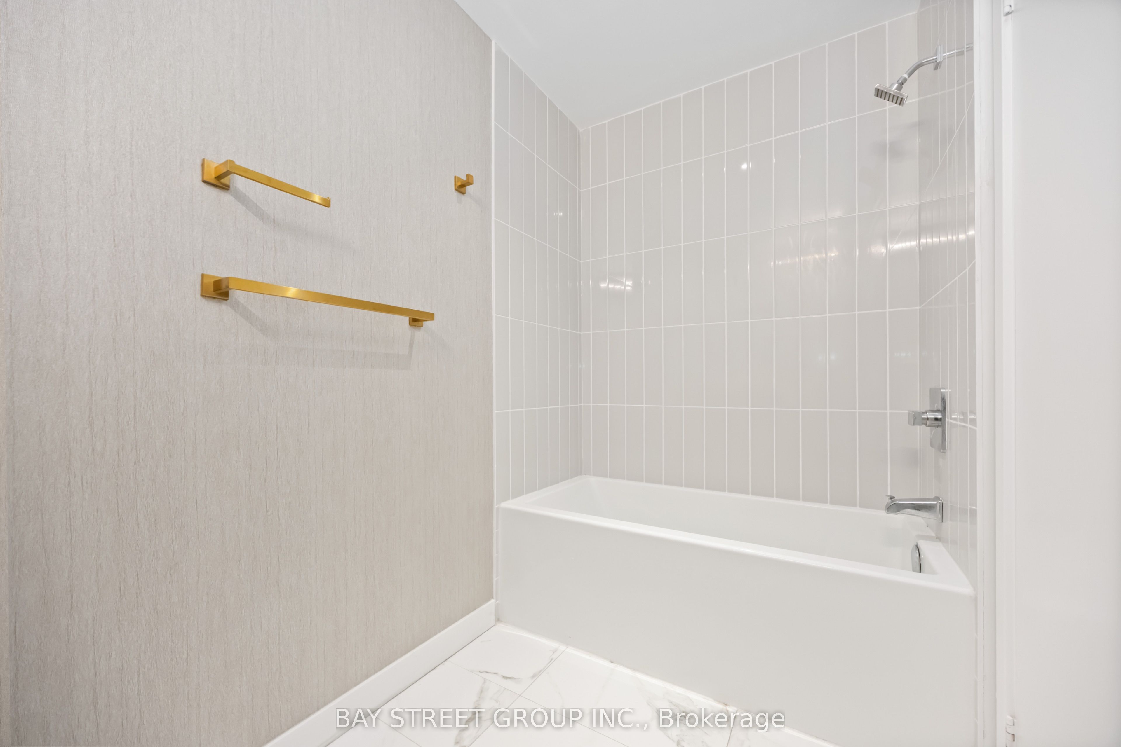 181 Huron Street 1602 Property Photo 9