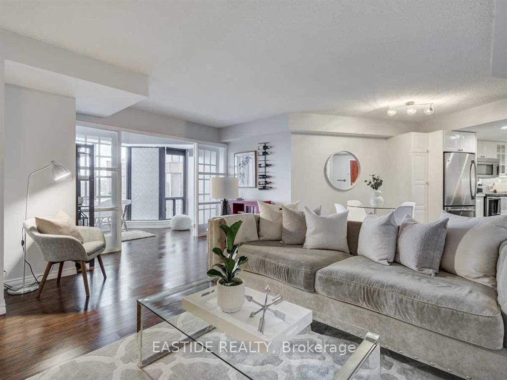 456 College Street 602 Property Photo 1