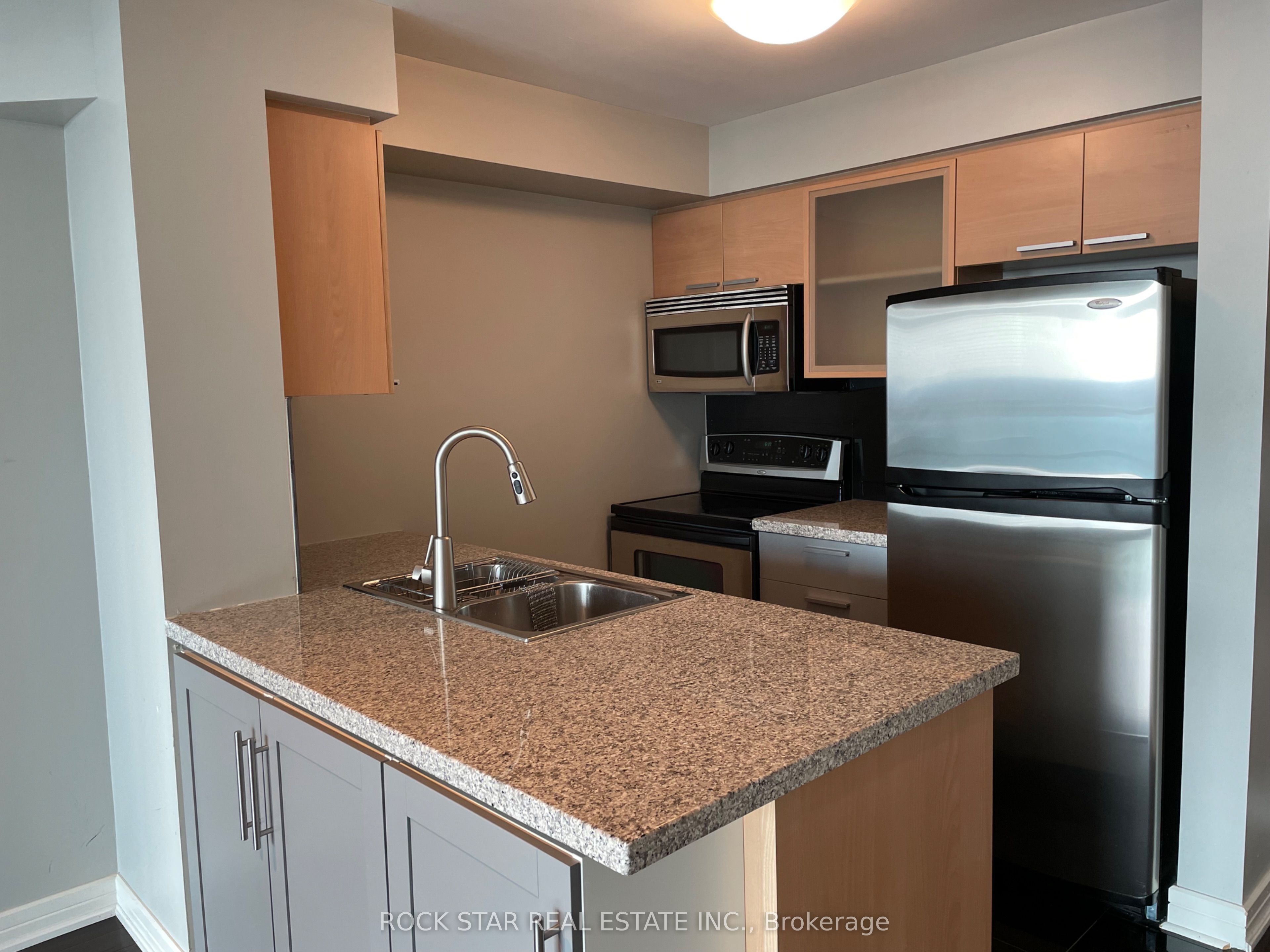 18 Harrison Garden Boulevard 2101 Property Photo 1