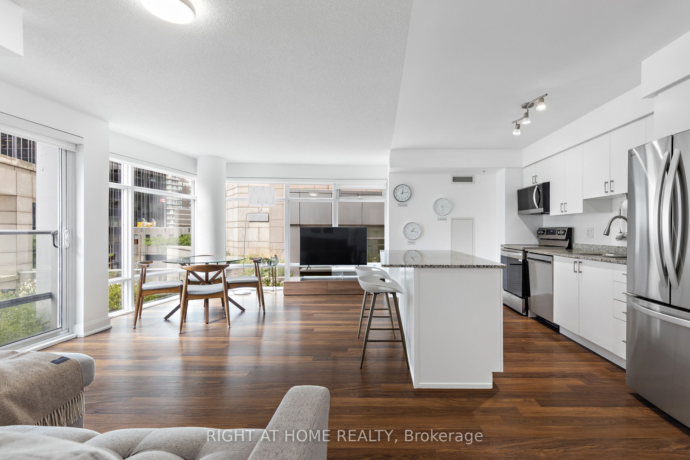 2191 Yonge Street 405 Property Photo 1