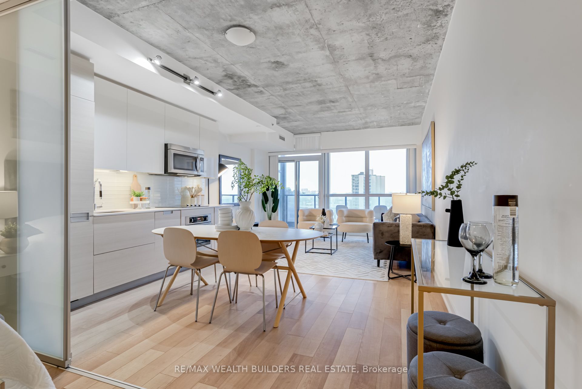 210 Simcoe Street 1706 Property Photo 13