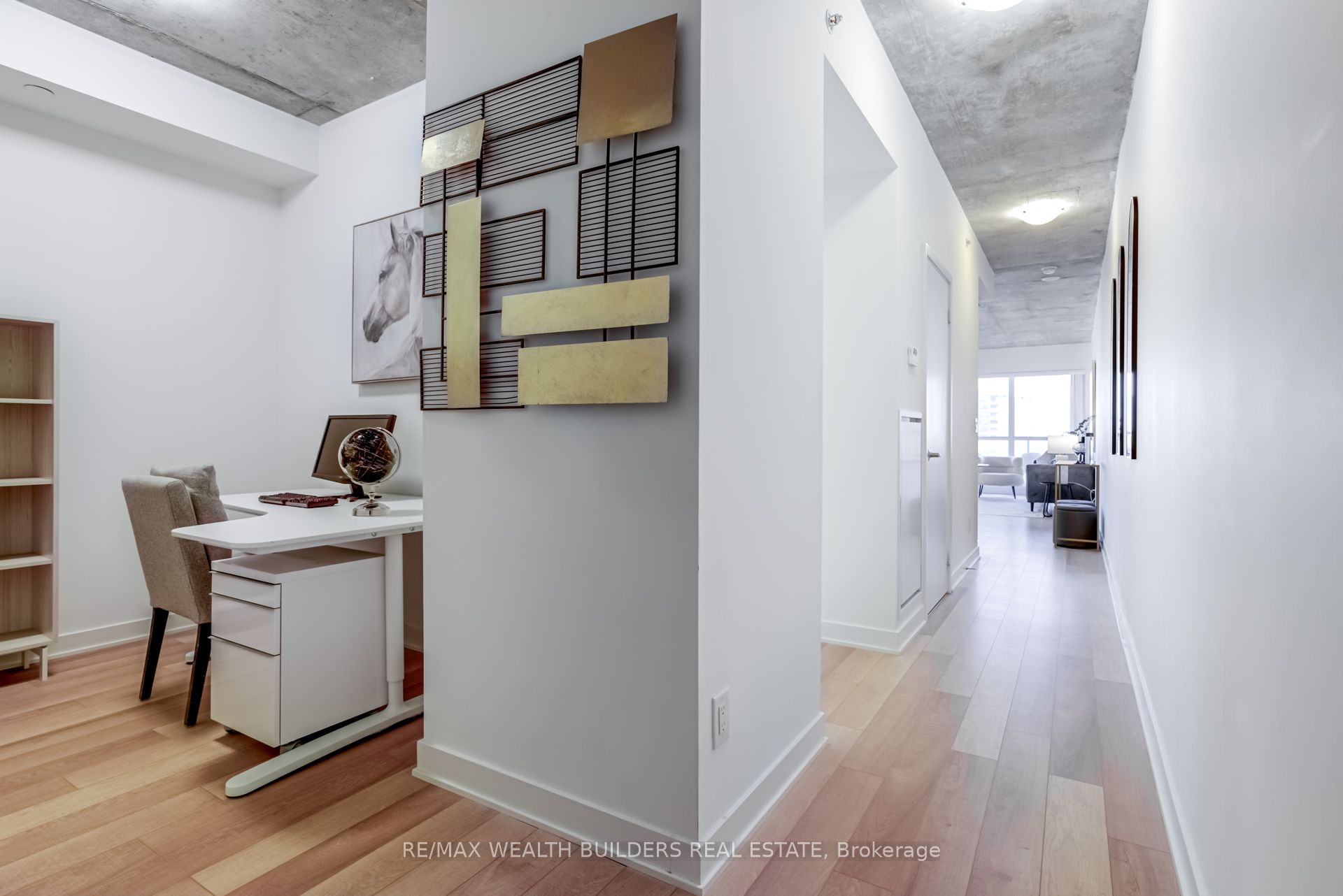 210 Simcoe Street 1706 Property Photo 19