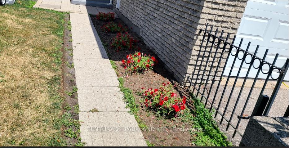 42 Antibes Drive Property Photo 1