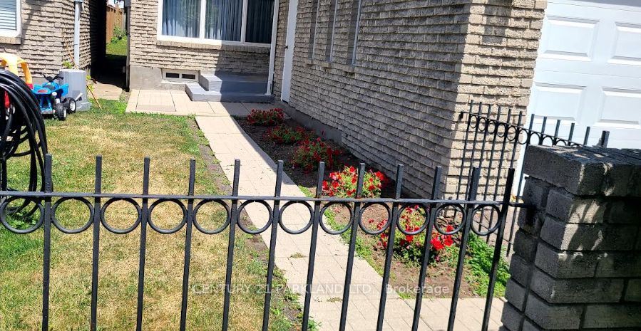 42 Antibes Drive Property Photo 2