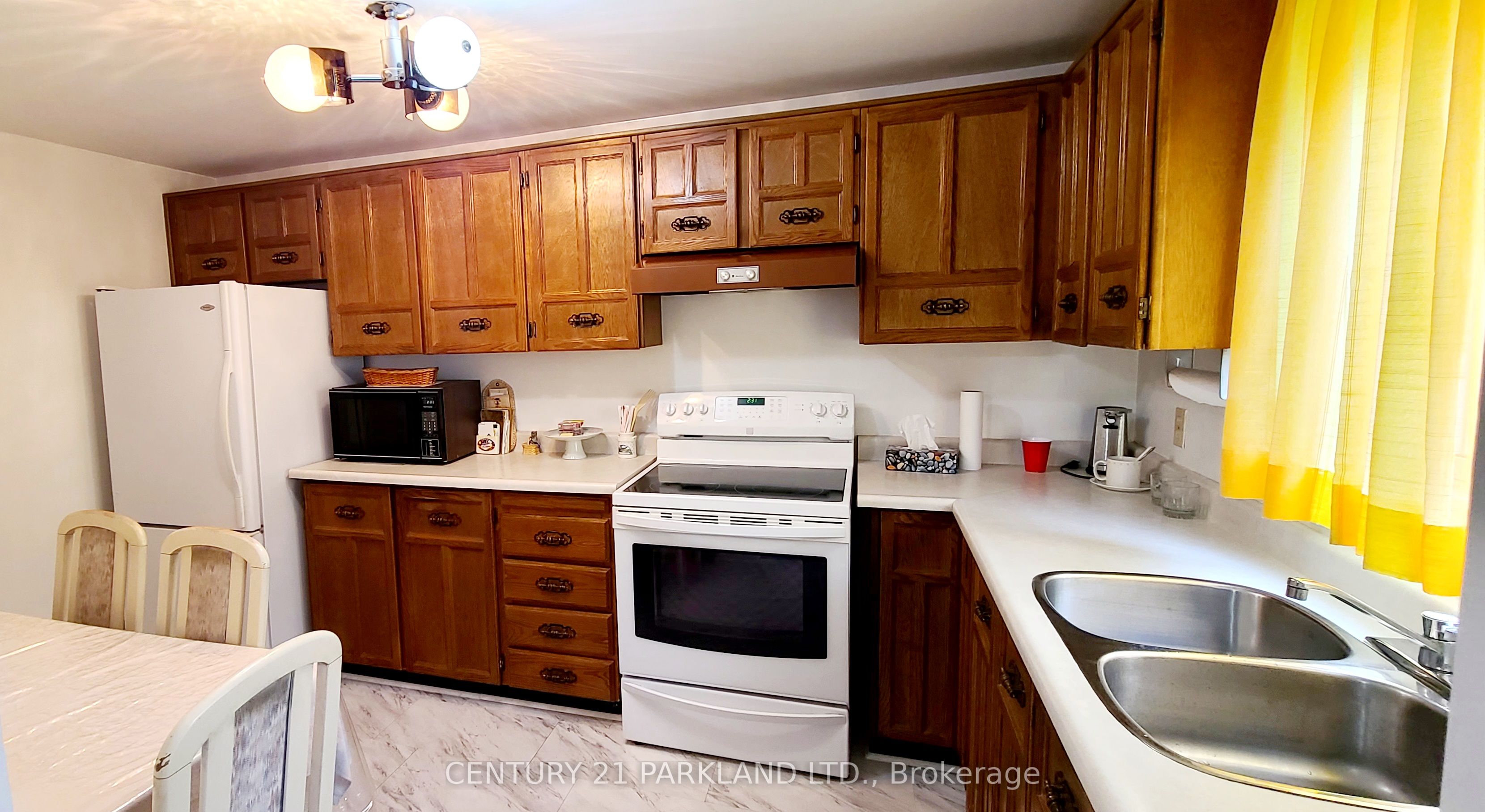 42 Antibes Drive Property Photo 4