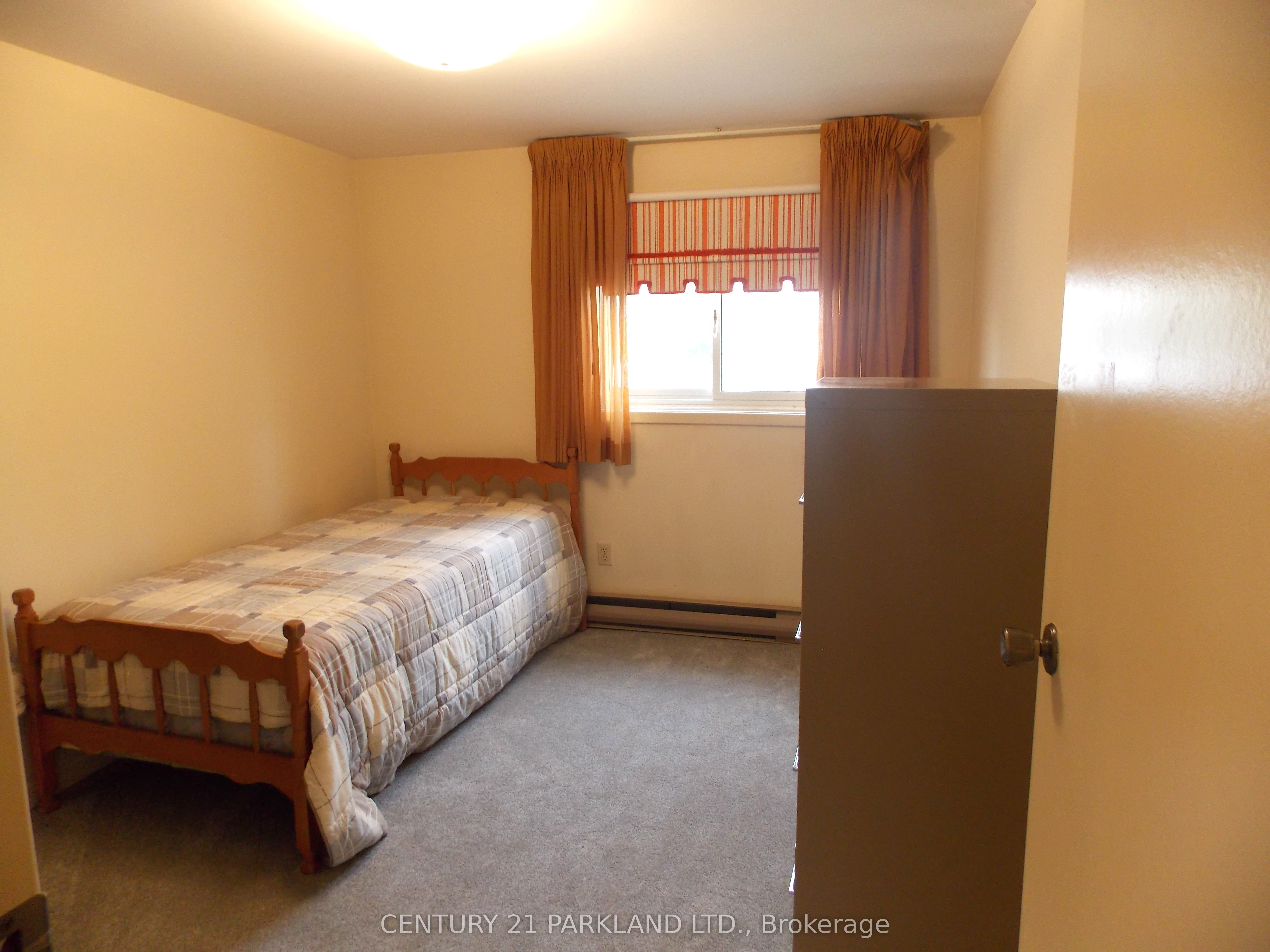 42 Antibes Drive Property Photo 5