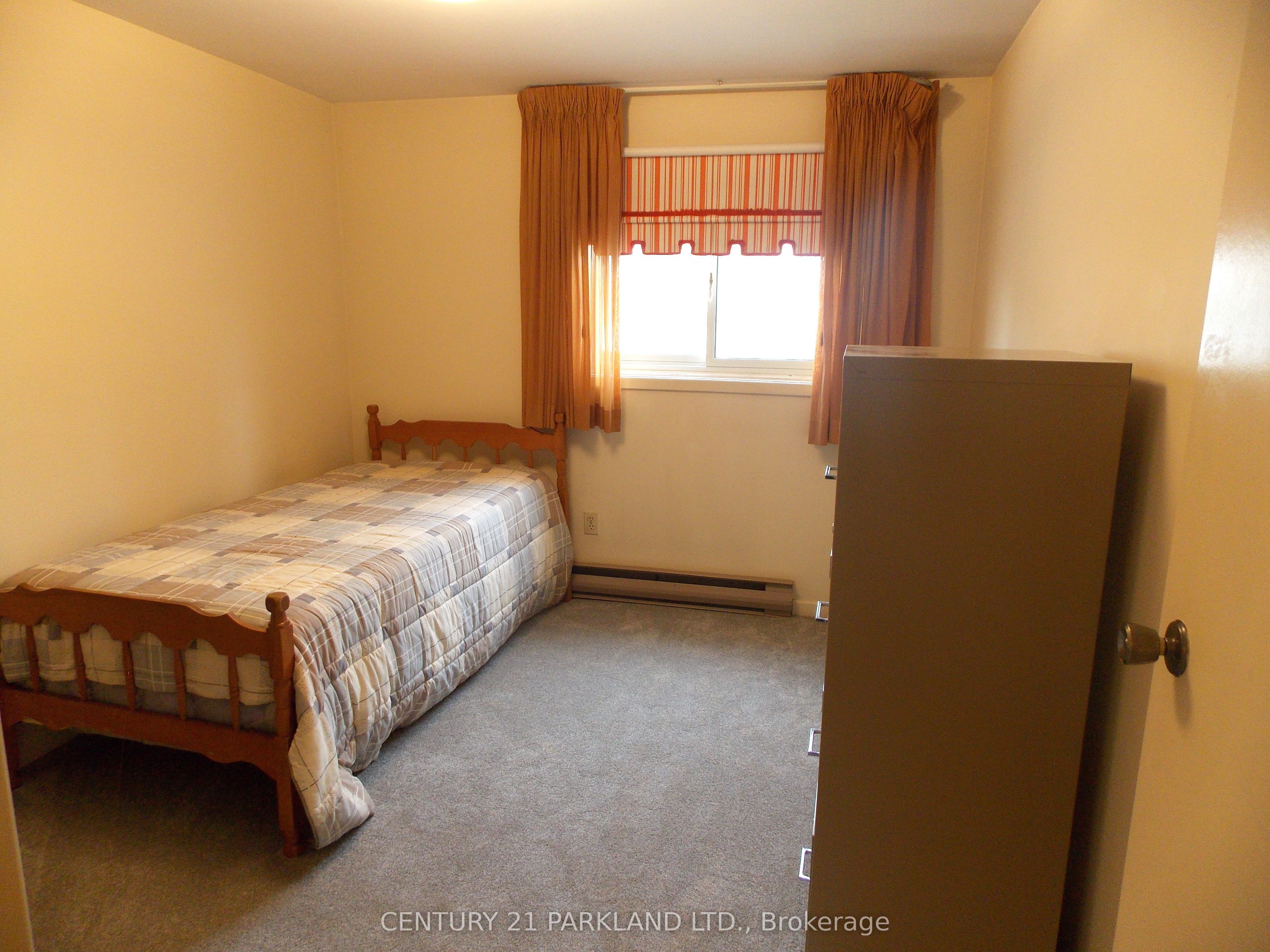 42 Antibes Drive Property Photo 8