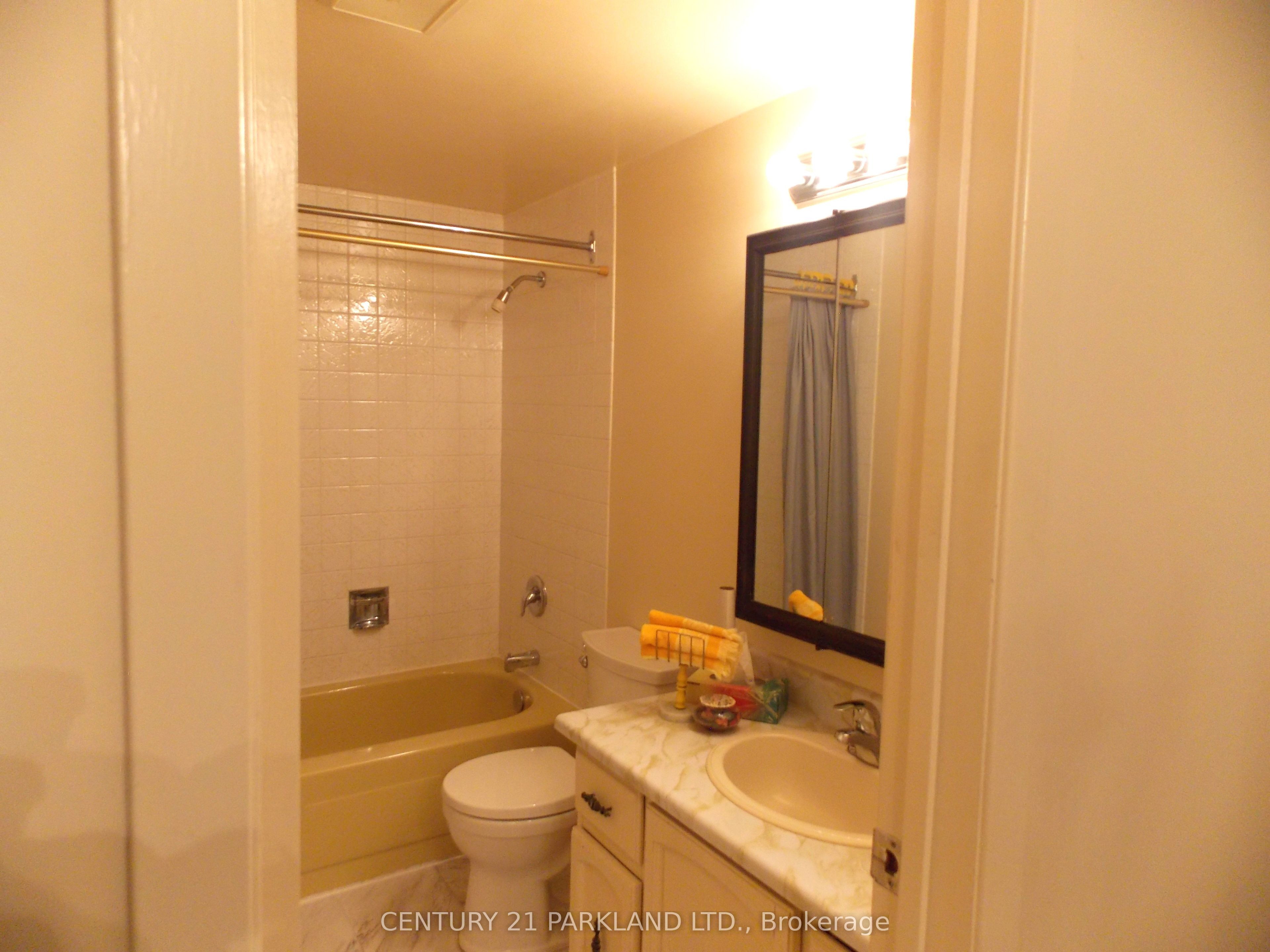 42 Antibes Drive Property Photo 9