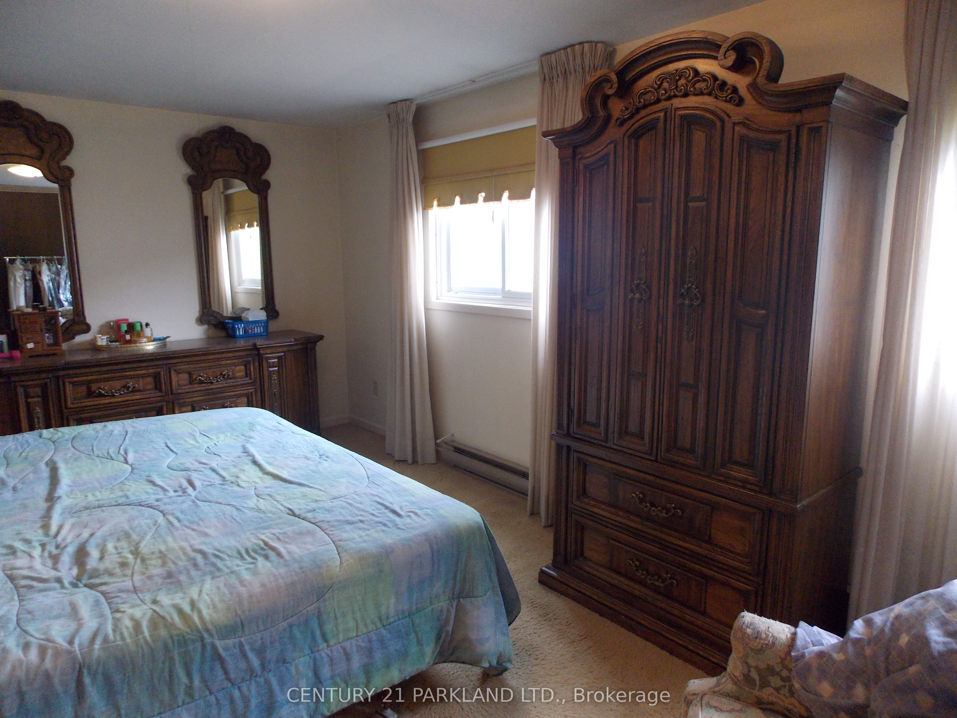 42 Antibes Drive Property Photo 10