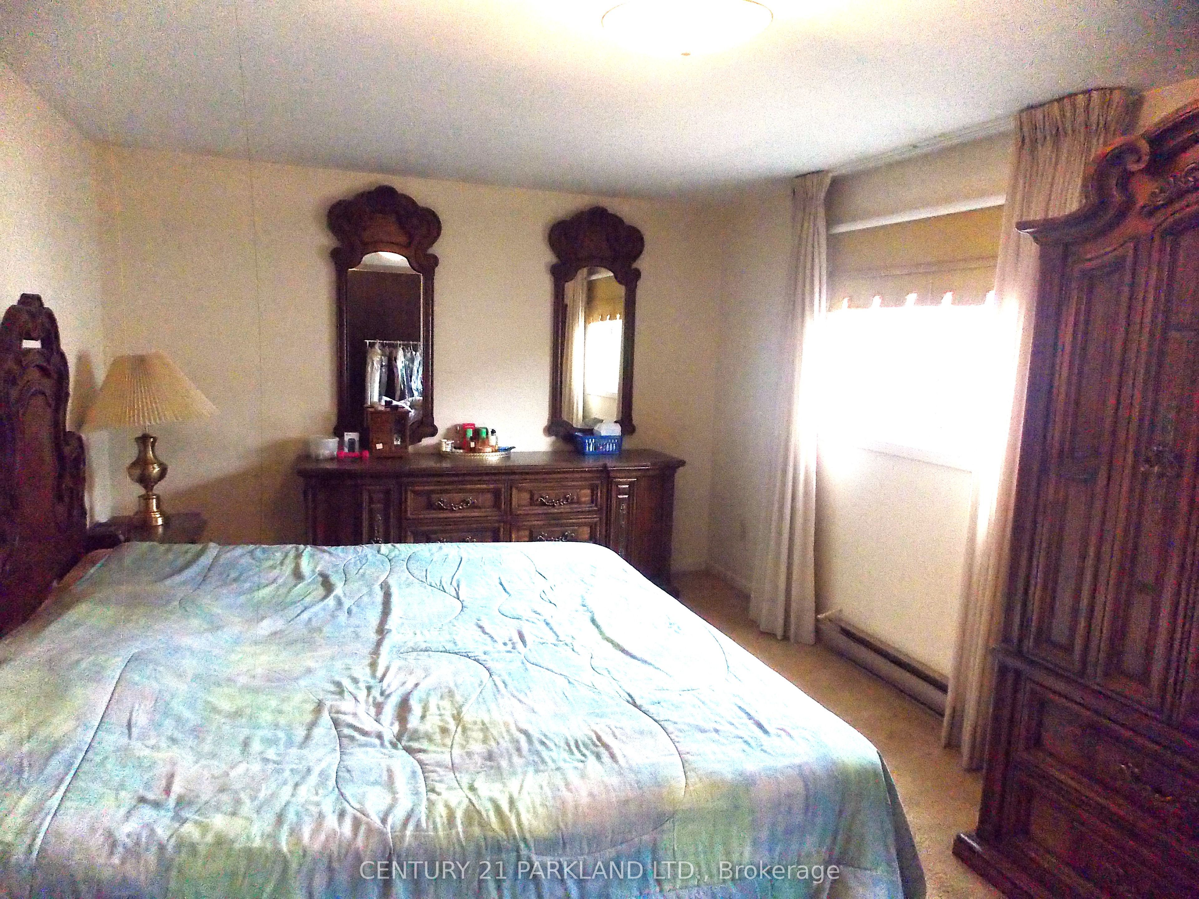 42 Antibes Drive Property Photo 11