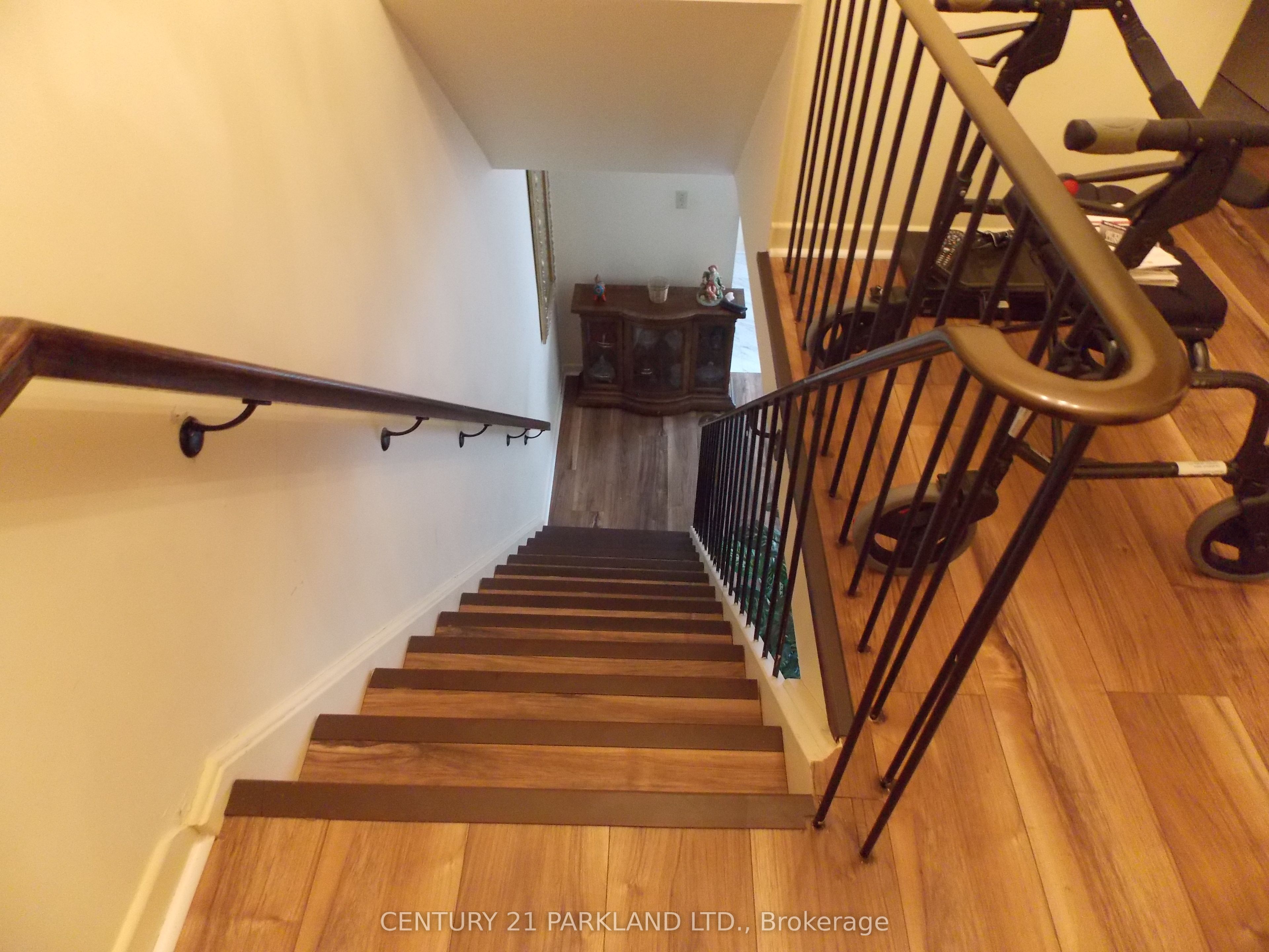 42 Antibes Drive Property Photo 12