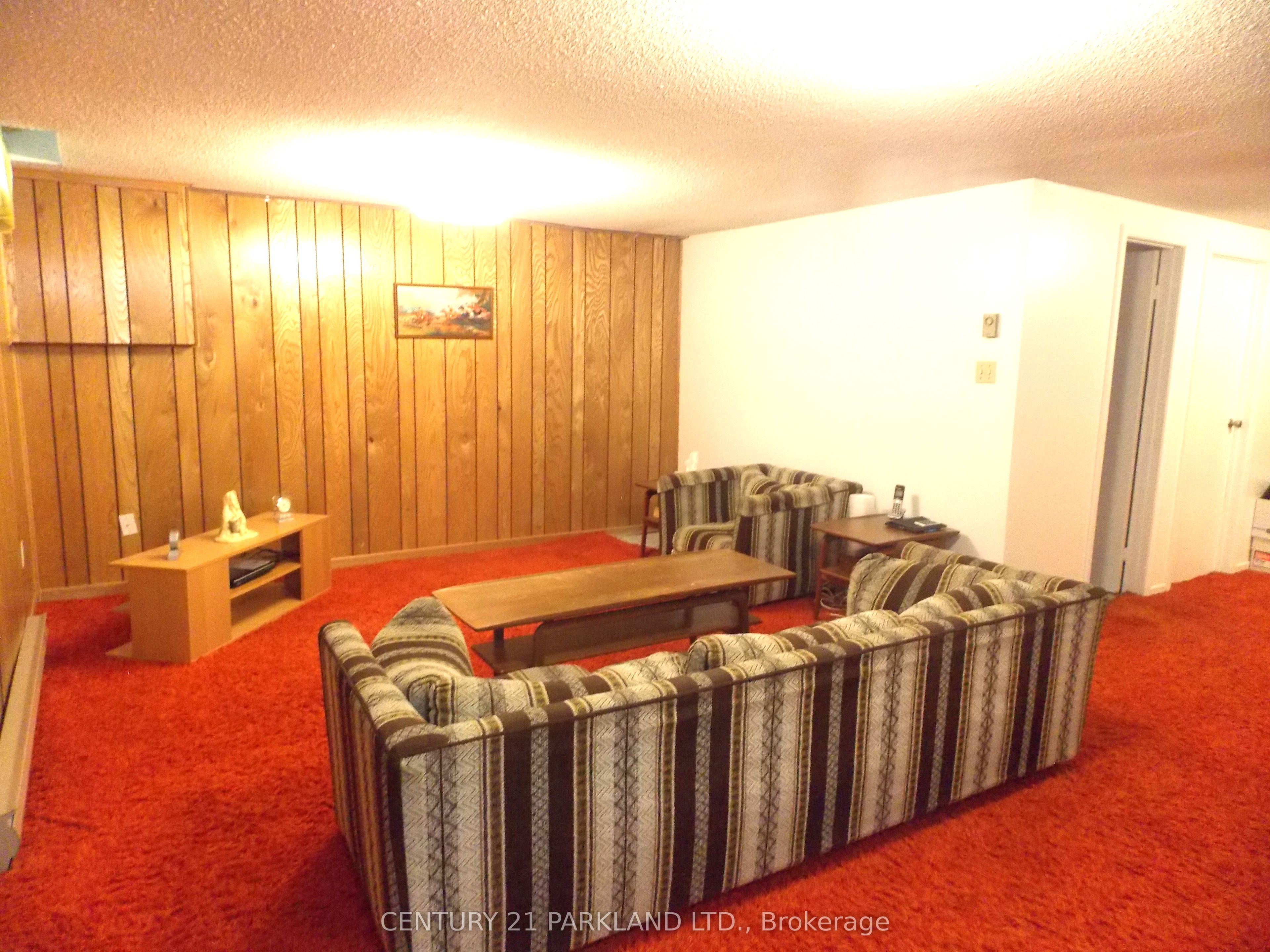 42 Antibes Drive Property Photo 16