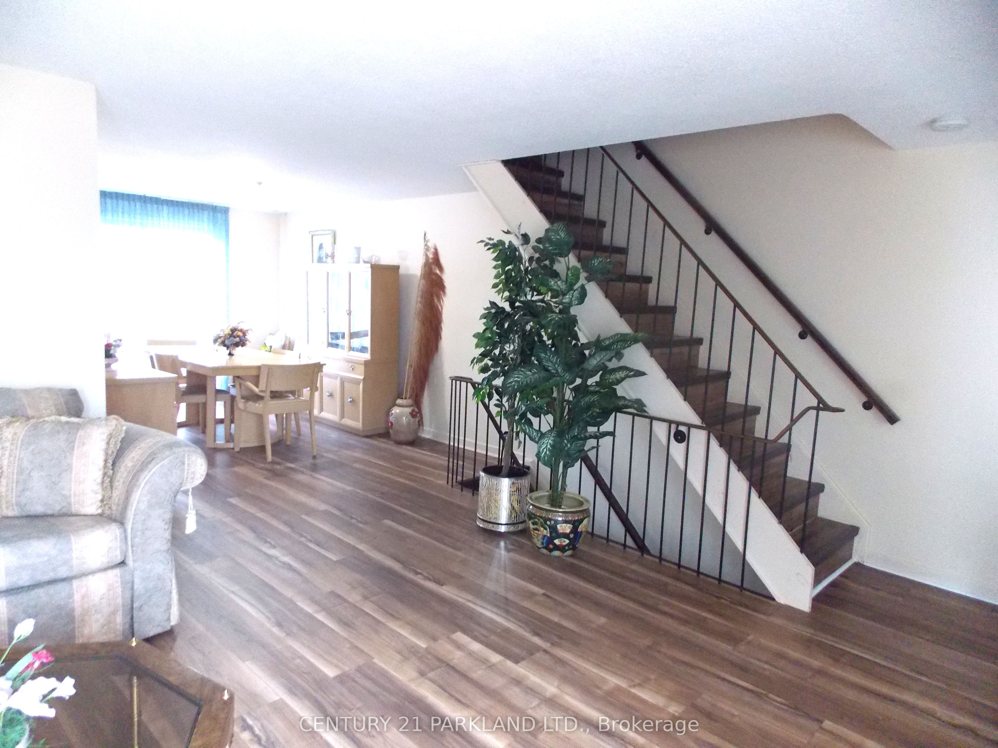 42 Antibes Drive Property Photo 21