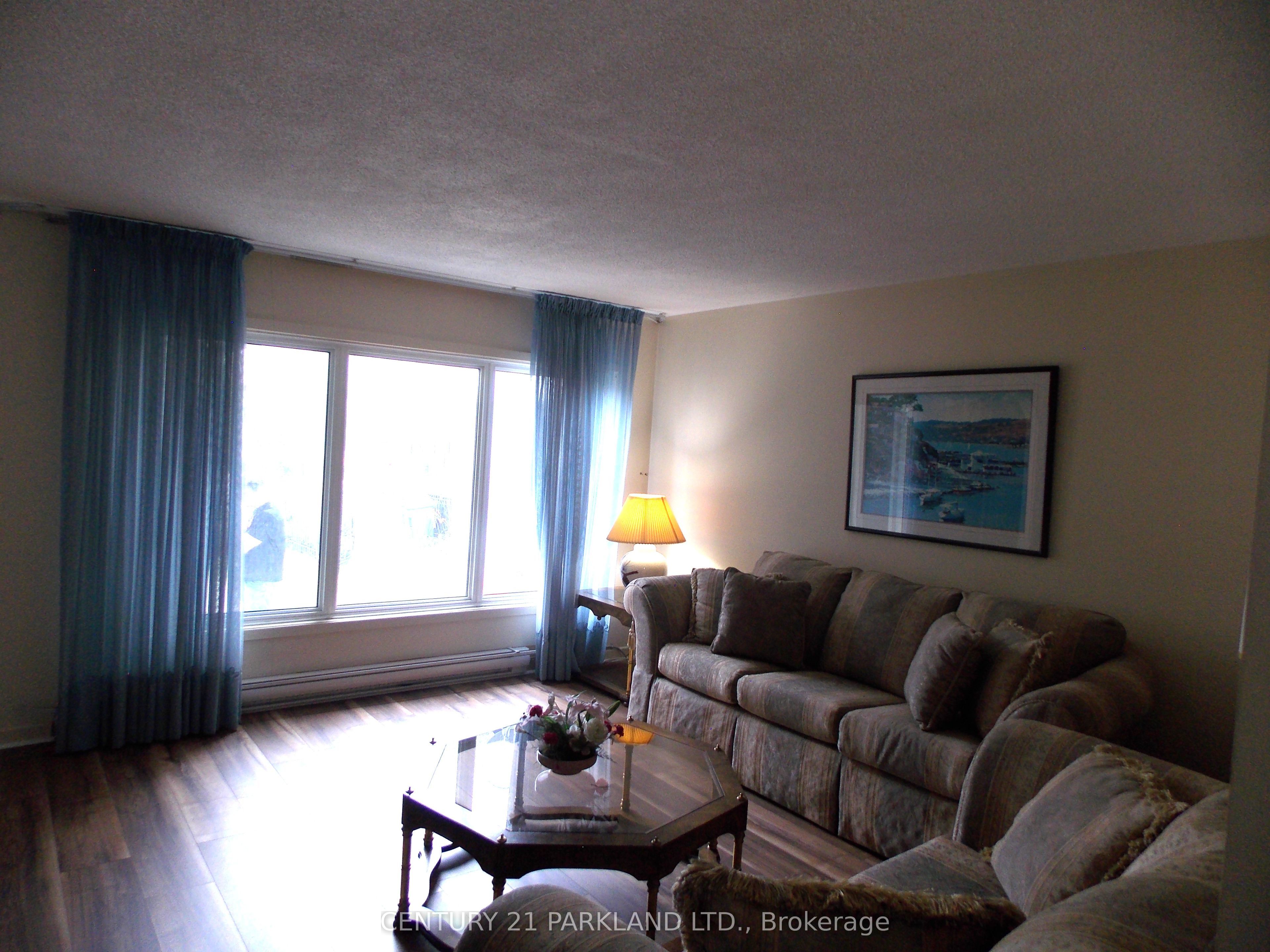 42 Antibes Drive Property Photo 23