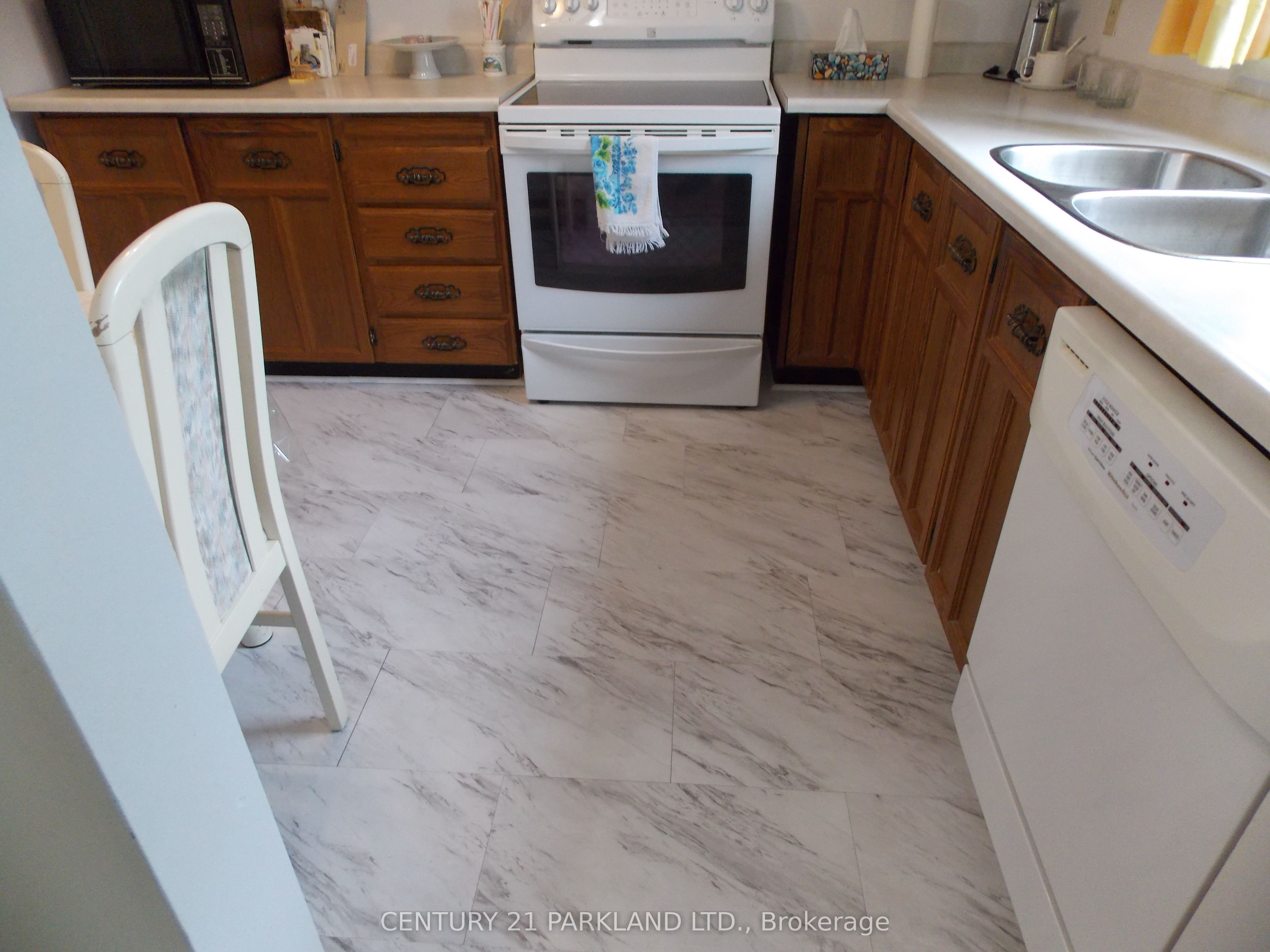 42 Antibes Drive Property Photo 27