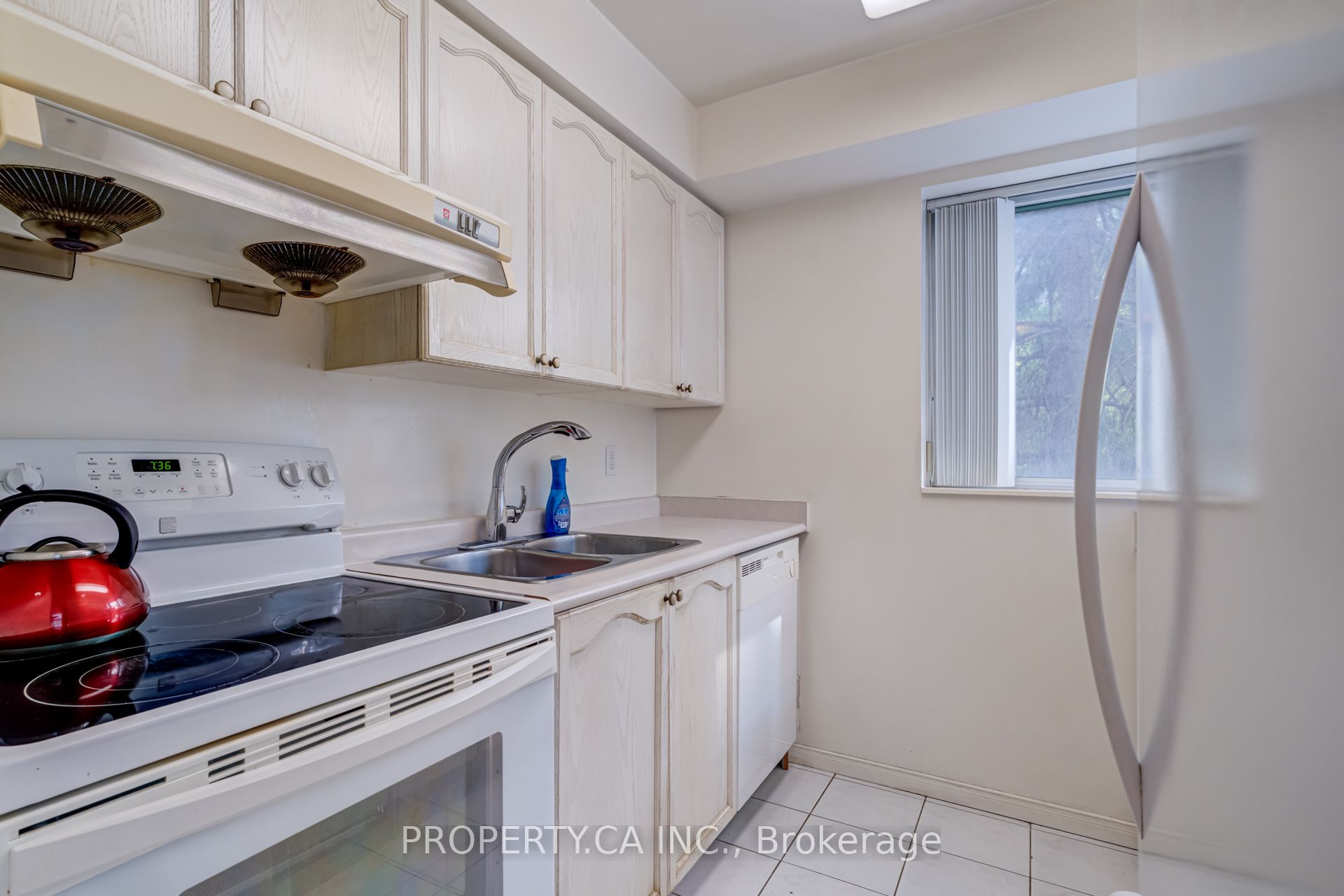 29 Pemberton Avenue 206 Property Photo 7