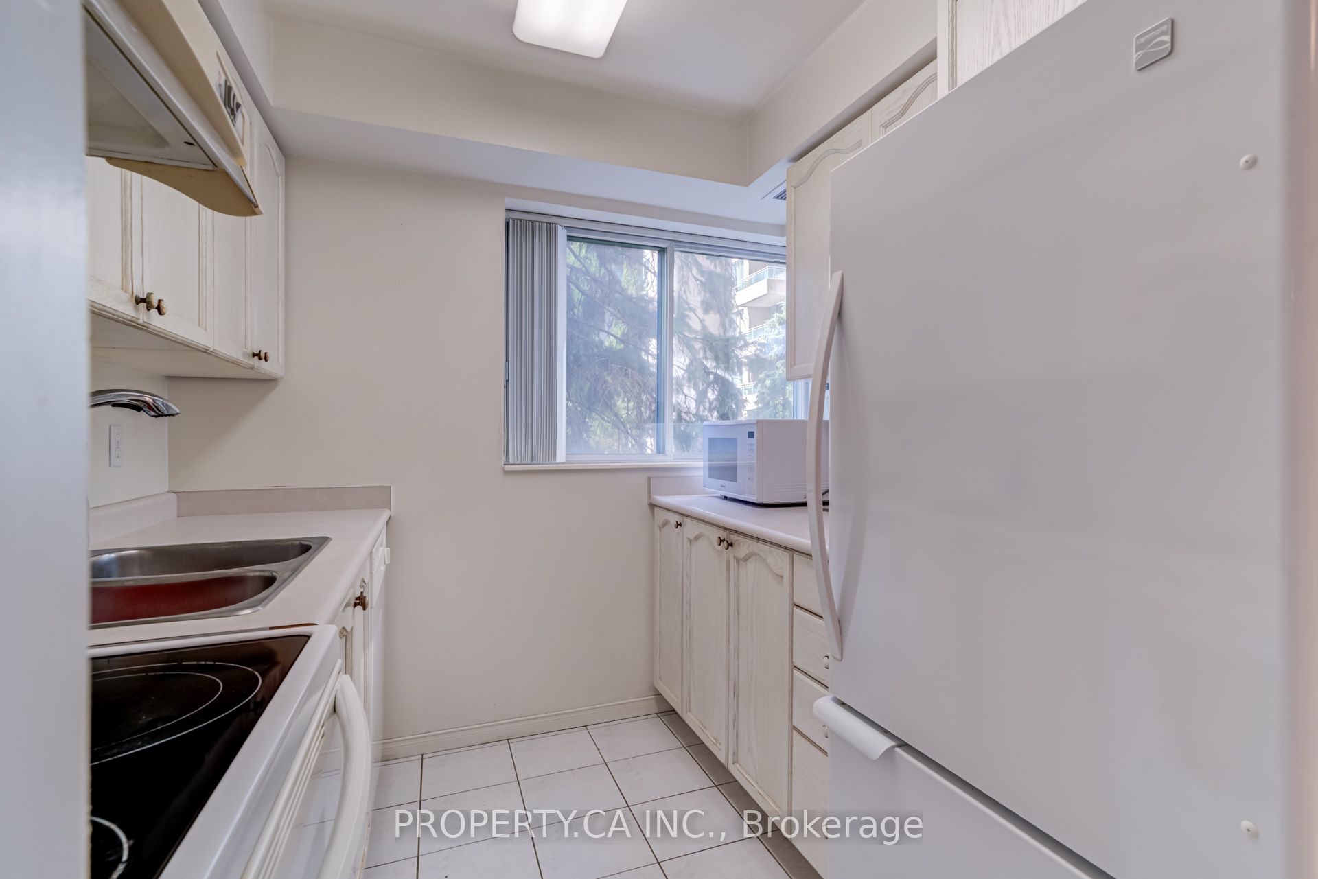 29 Pemberton Avenue 206 Property Photo 8
