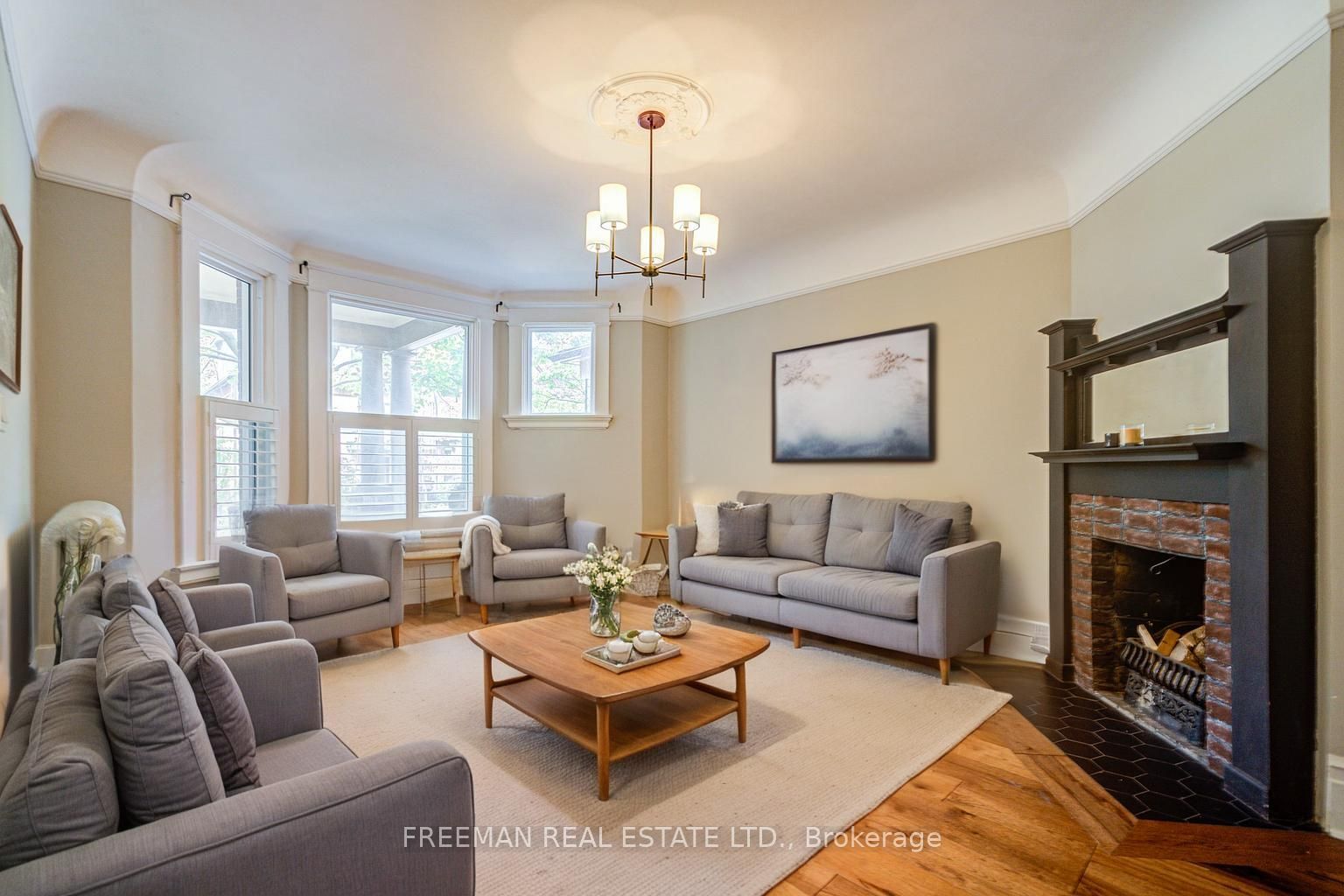 555 Markham Street Property Photo 2