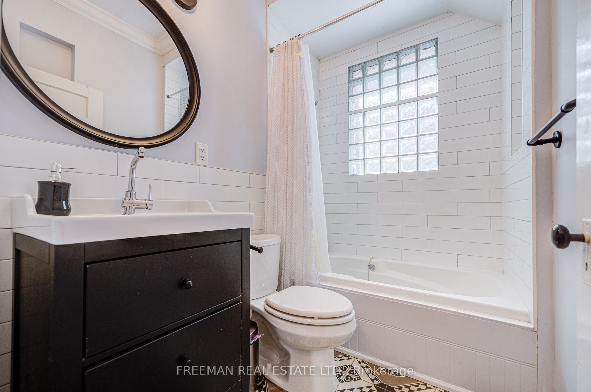 555 Markham Street Property Photo 13