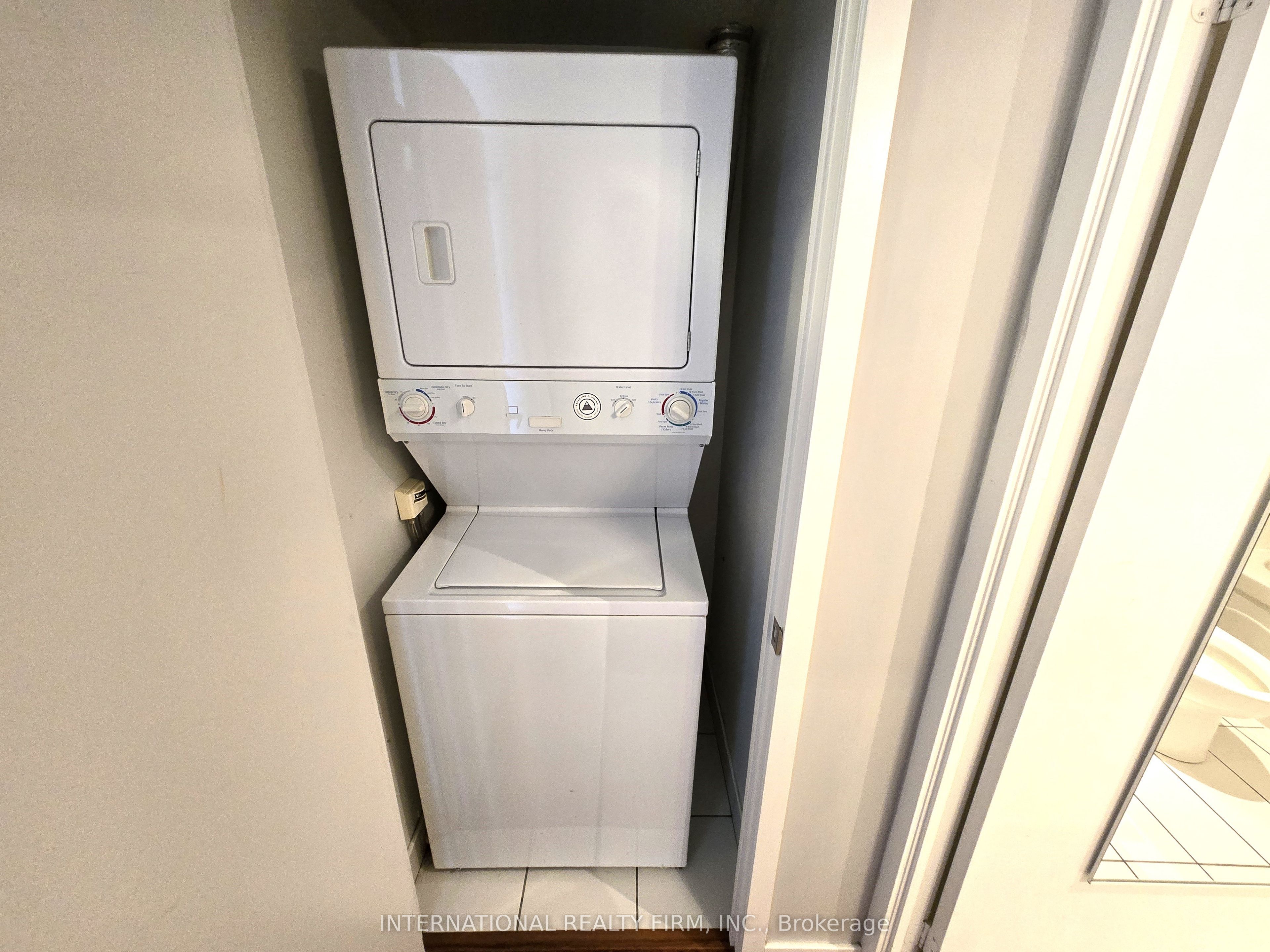 8 Telegram Mews 703 Property Photo 7