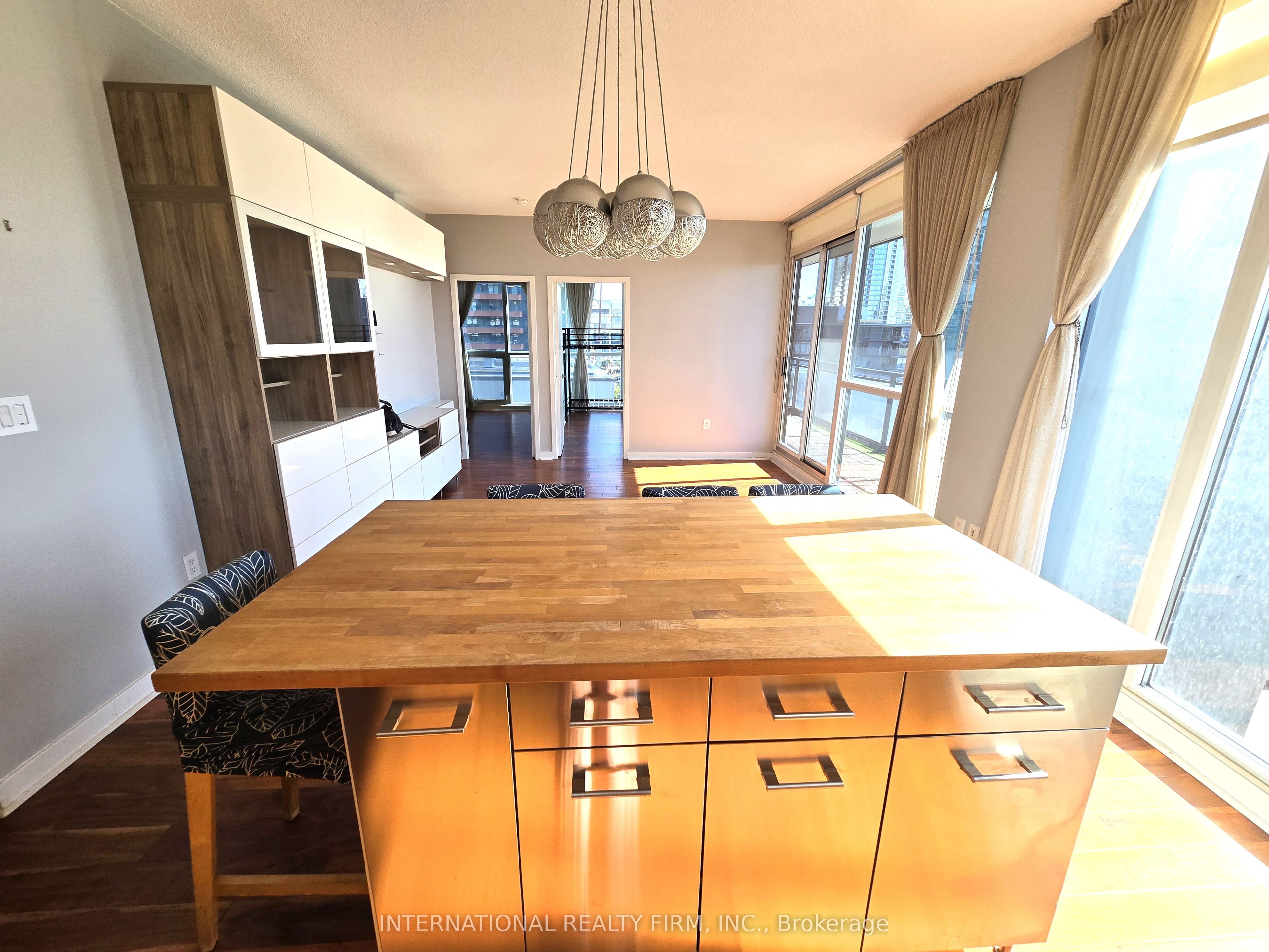 8 Telegram Mews 703 Property Photo 10