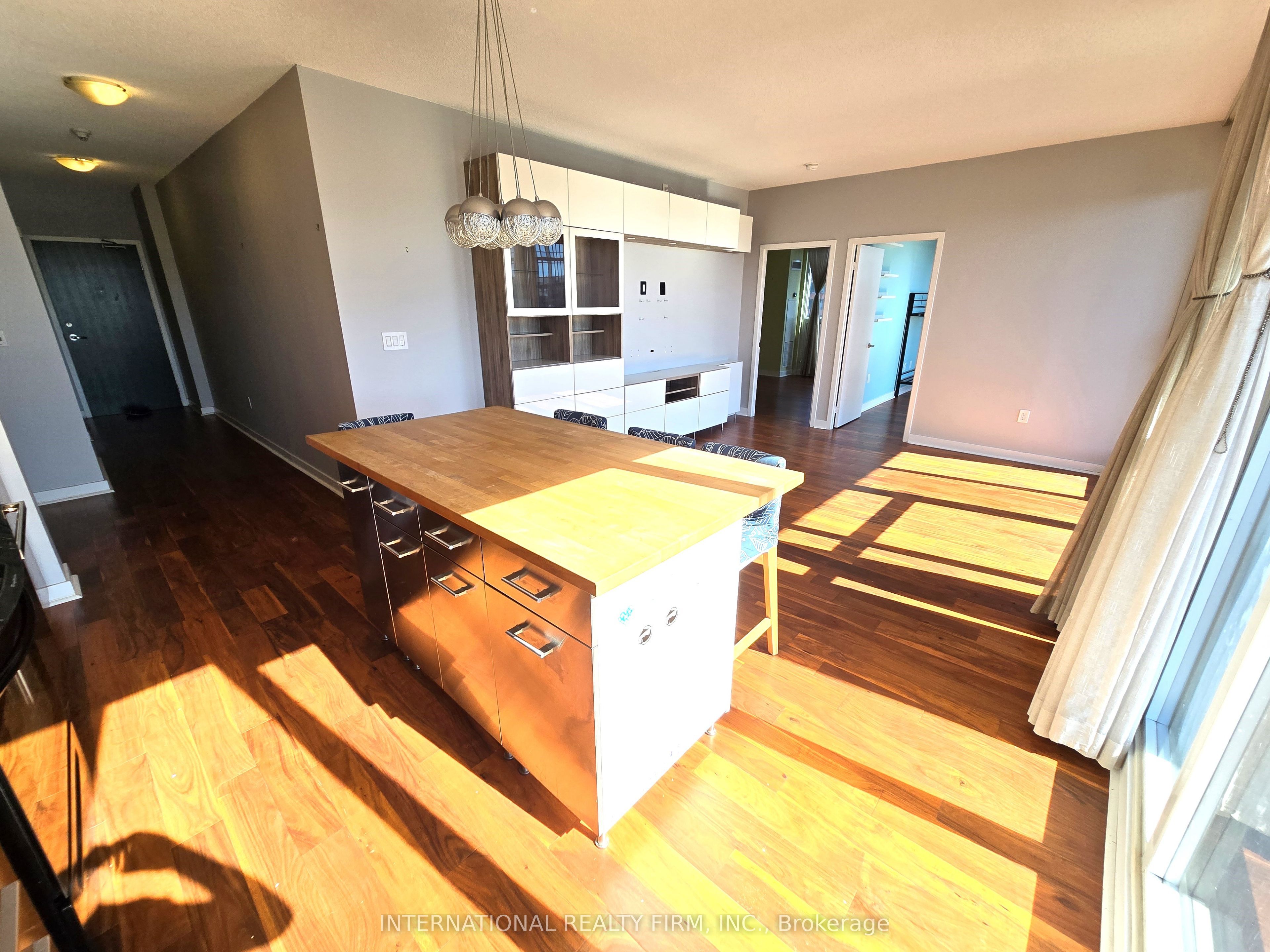 8 Telegram Mews 703 Property Photo 11