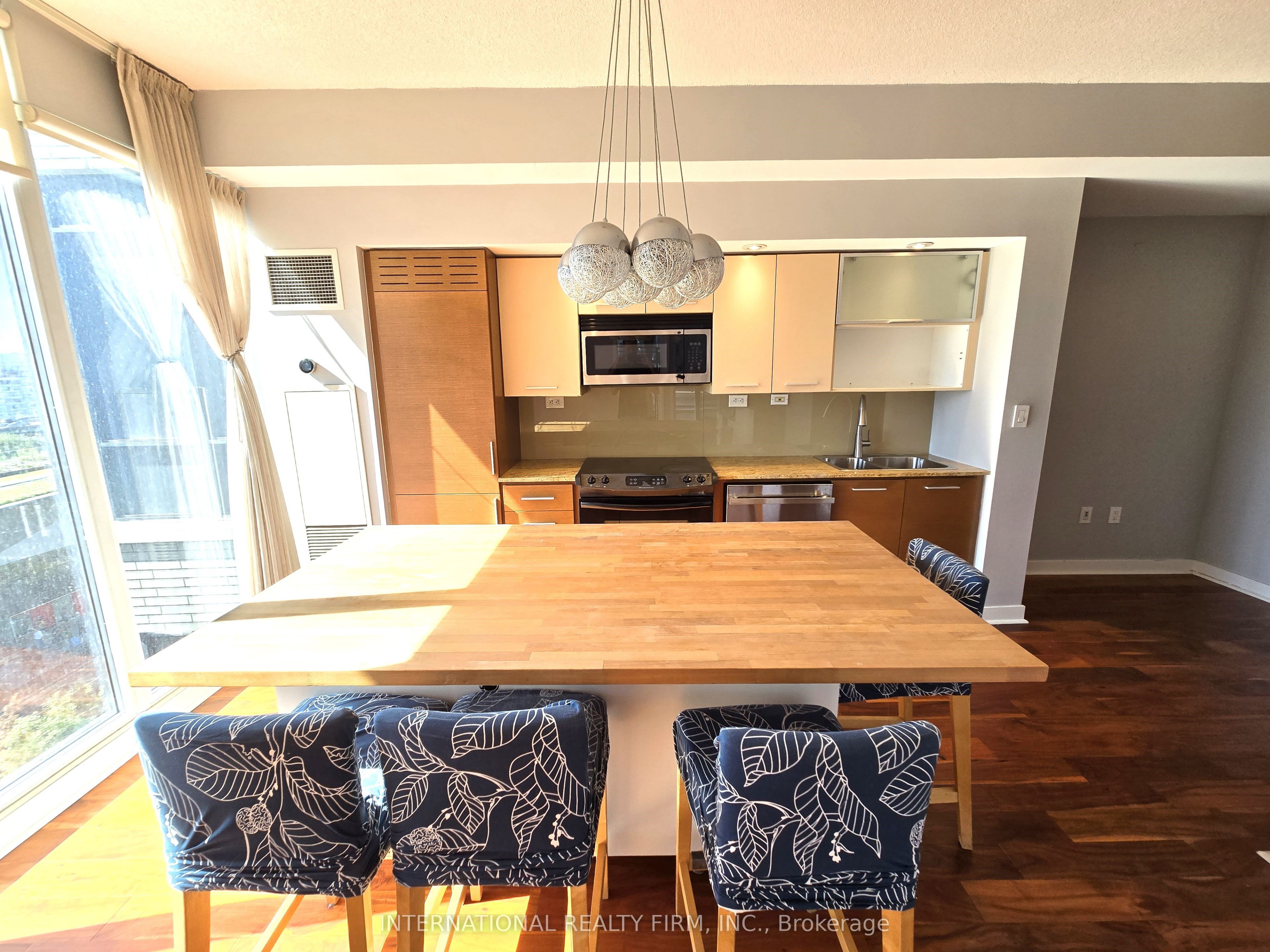 8 Telegram Mews 703 Property Photo 12