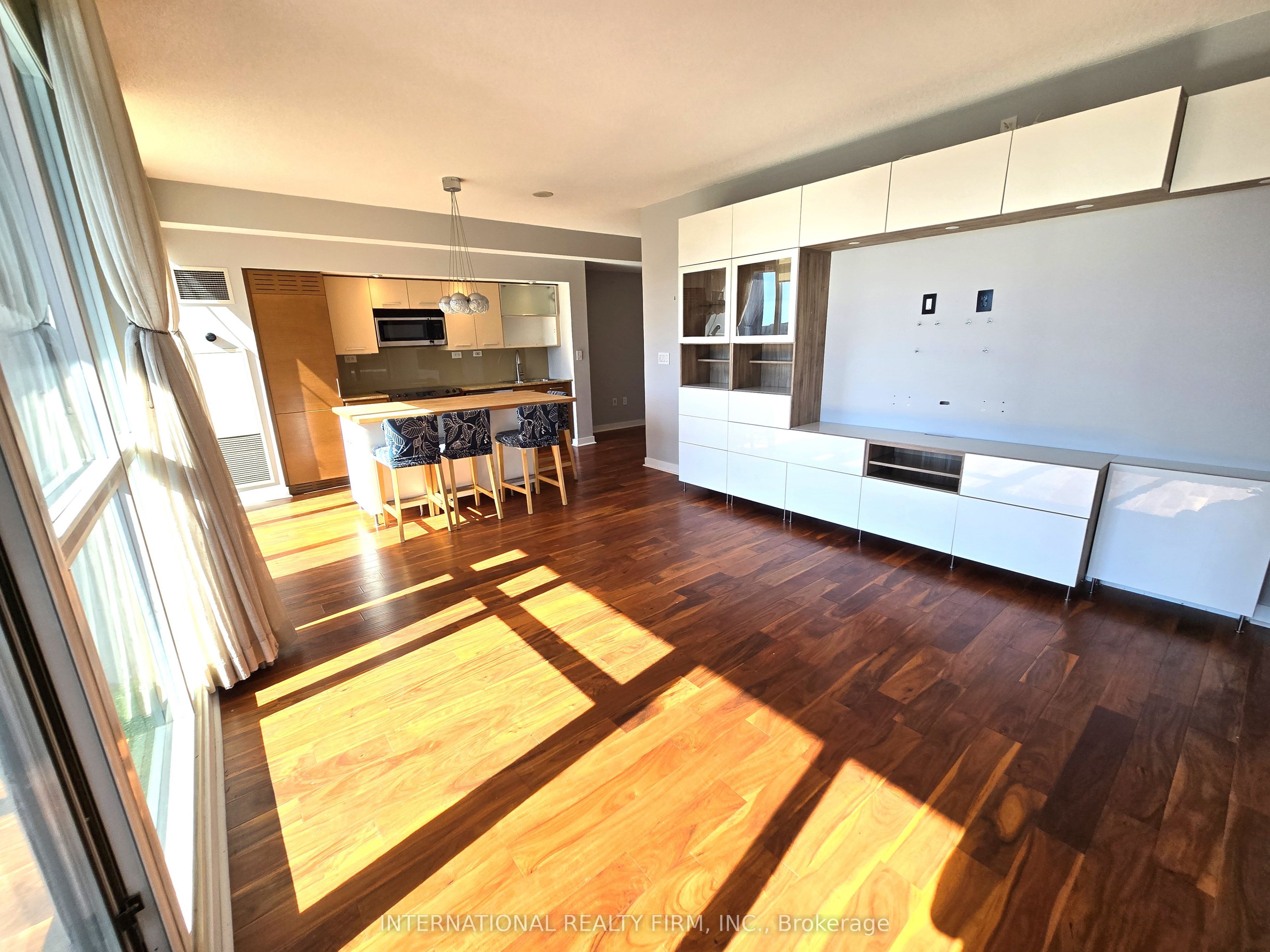 8 Telegram Mews 703 Property Photo 14